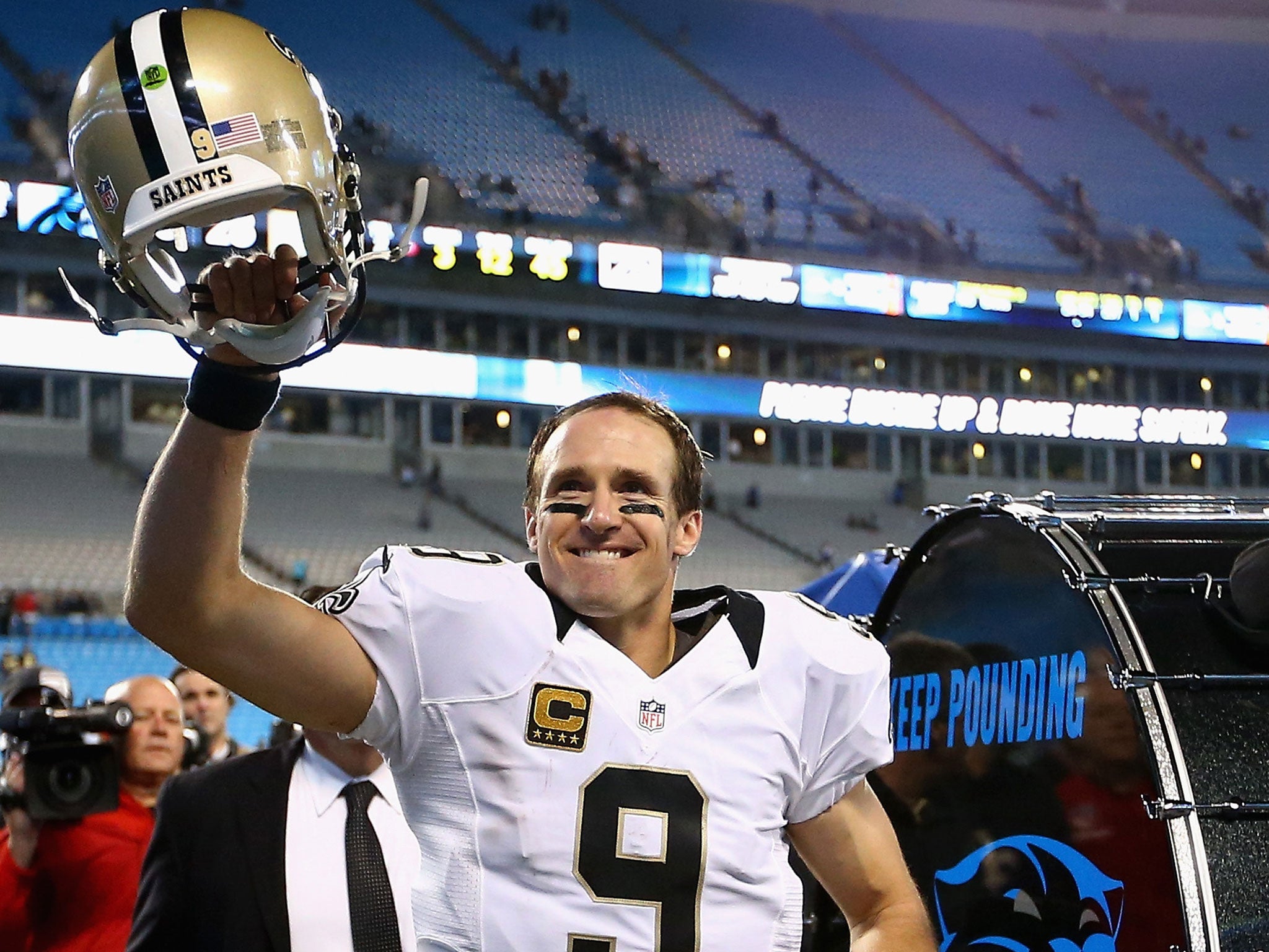 Drew Brees celebrates the 28-10 victory over the Carolina Panthers