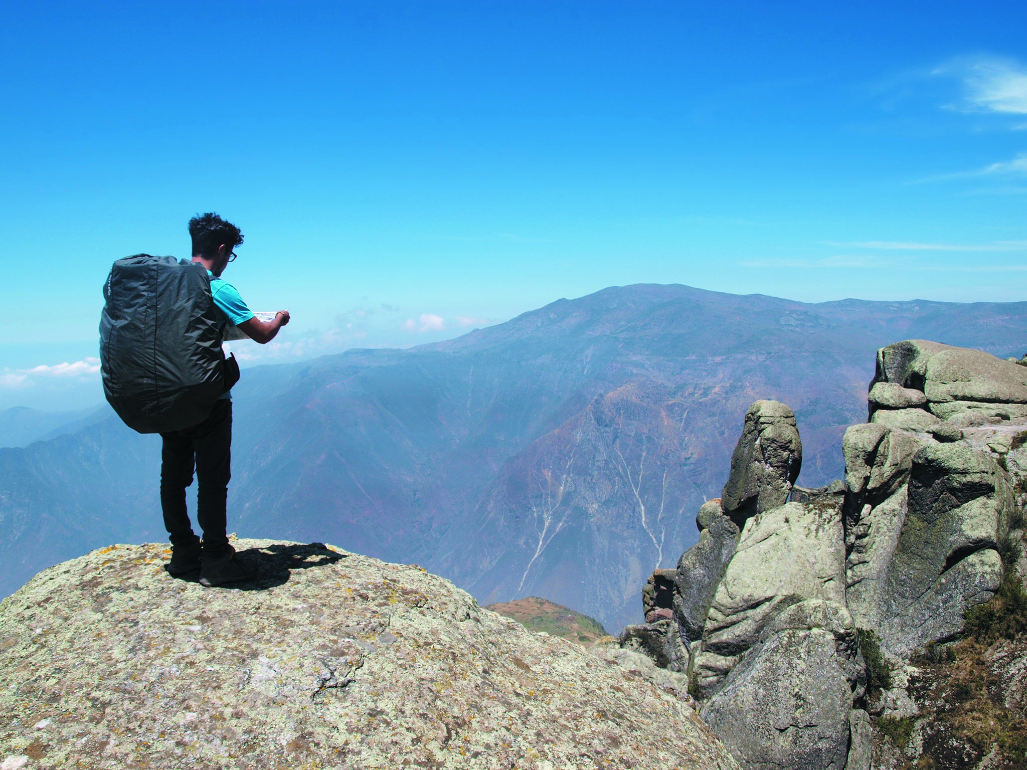 Lost in Marcahuasi / Andrea Alemany