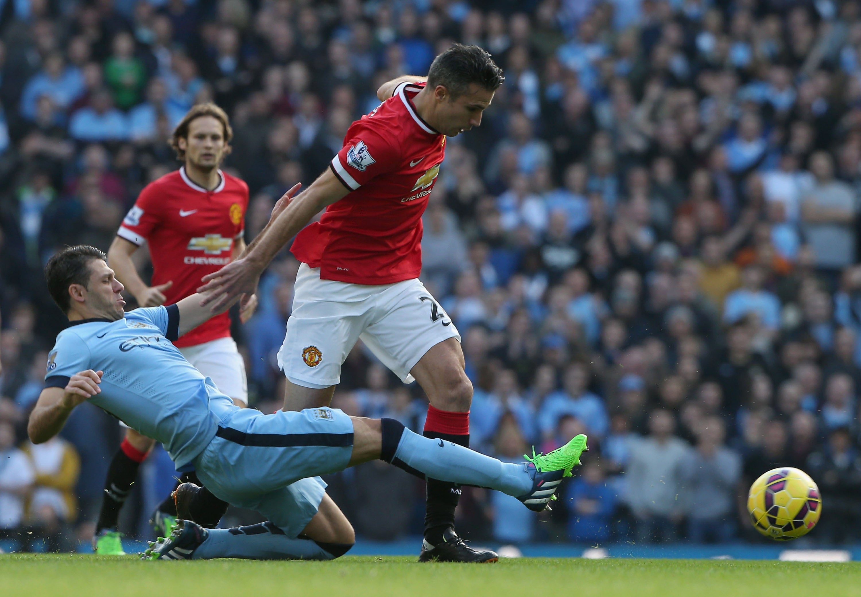 Martin Demichelis sustained a shoulder injury in the second half