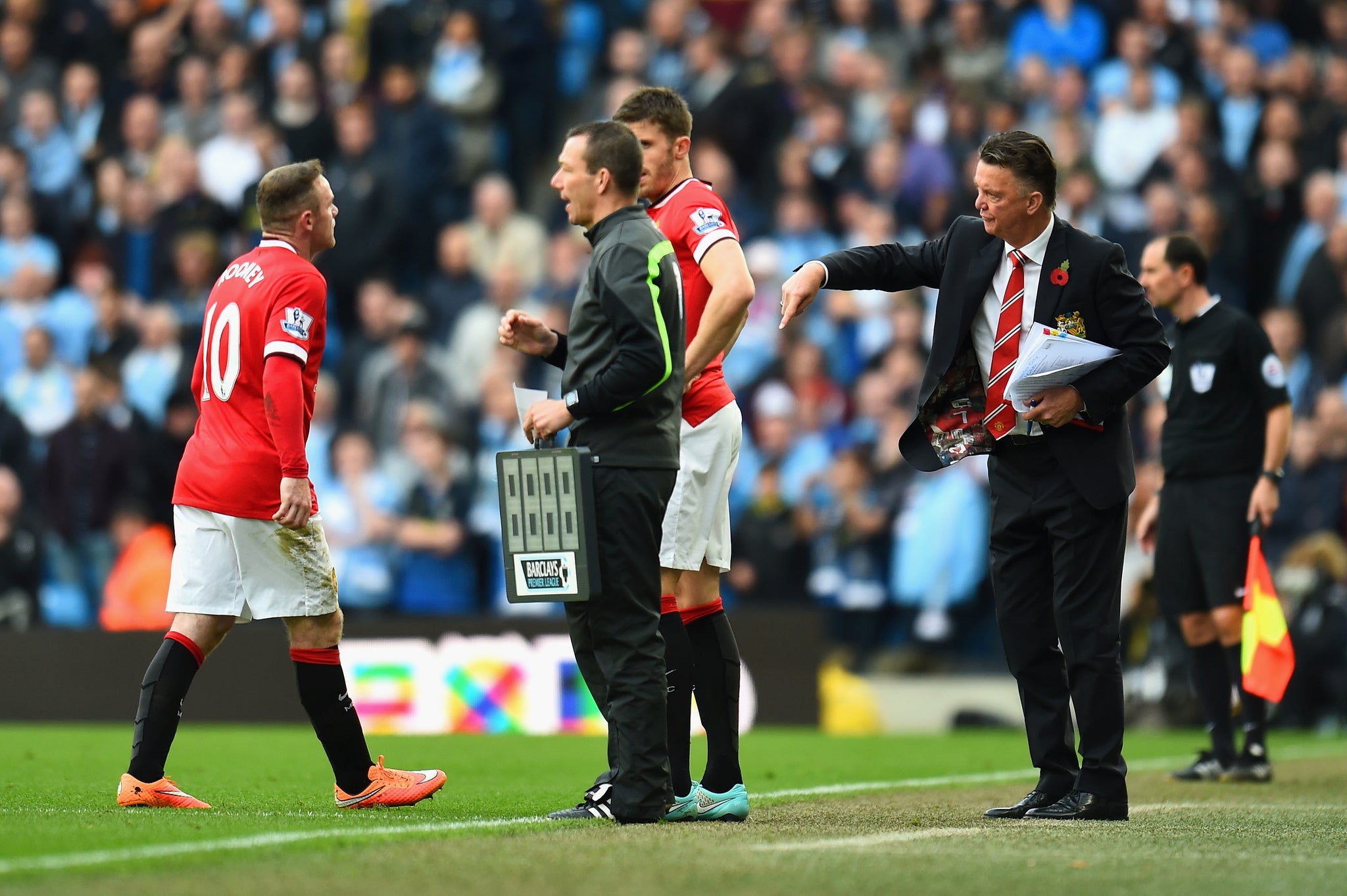 Louis van Gaal gives orders to Wayne Rooney during the Manchester derby