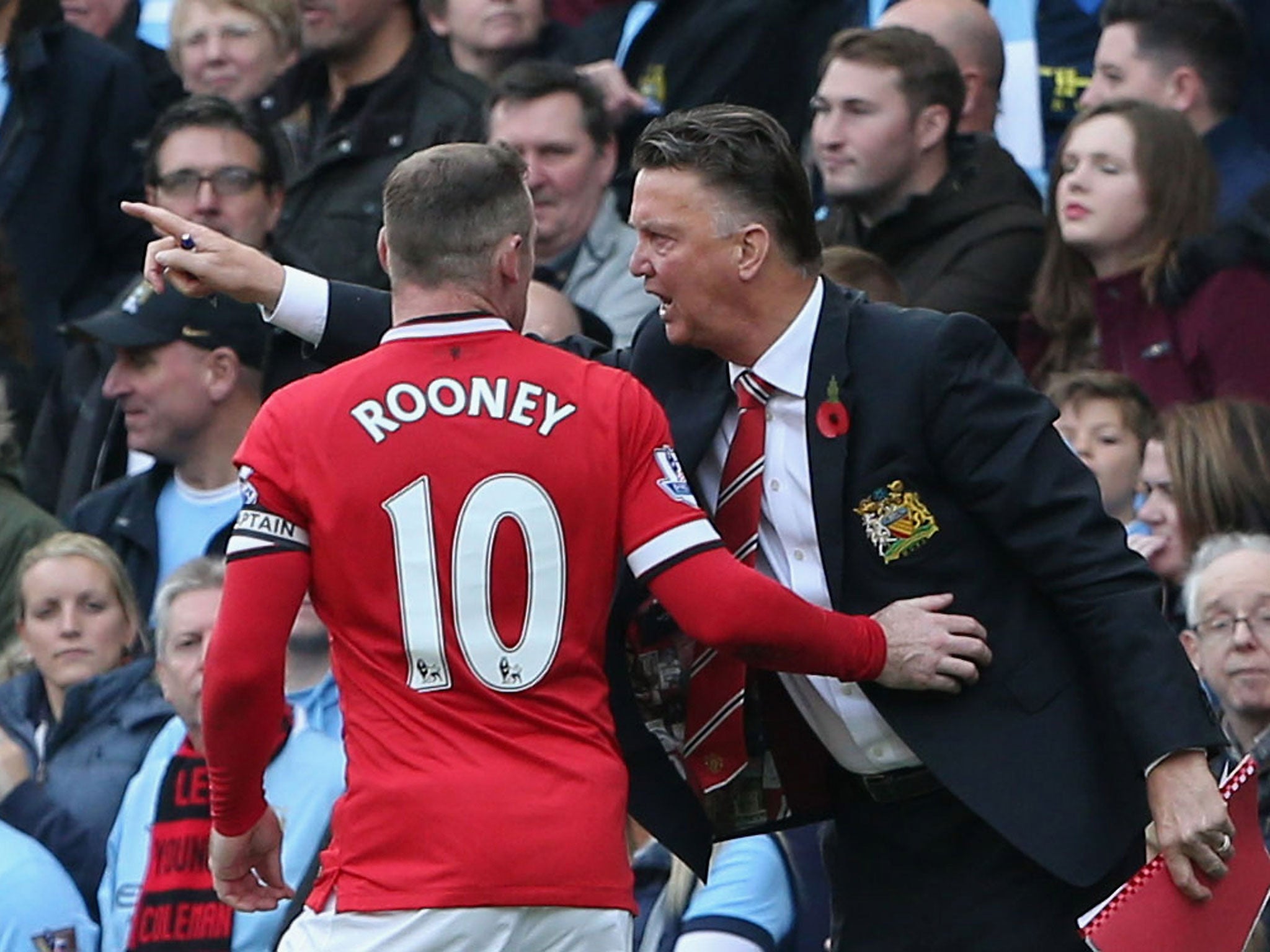 Van Gaal gives direction to Wayne Rooney