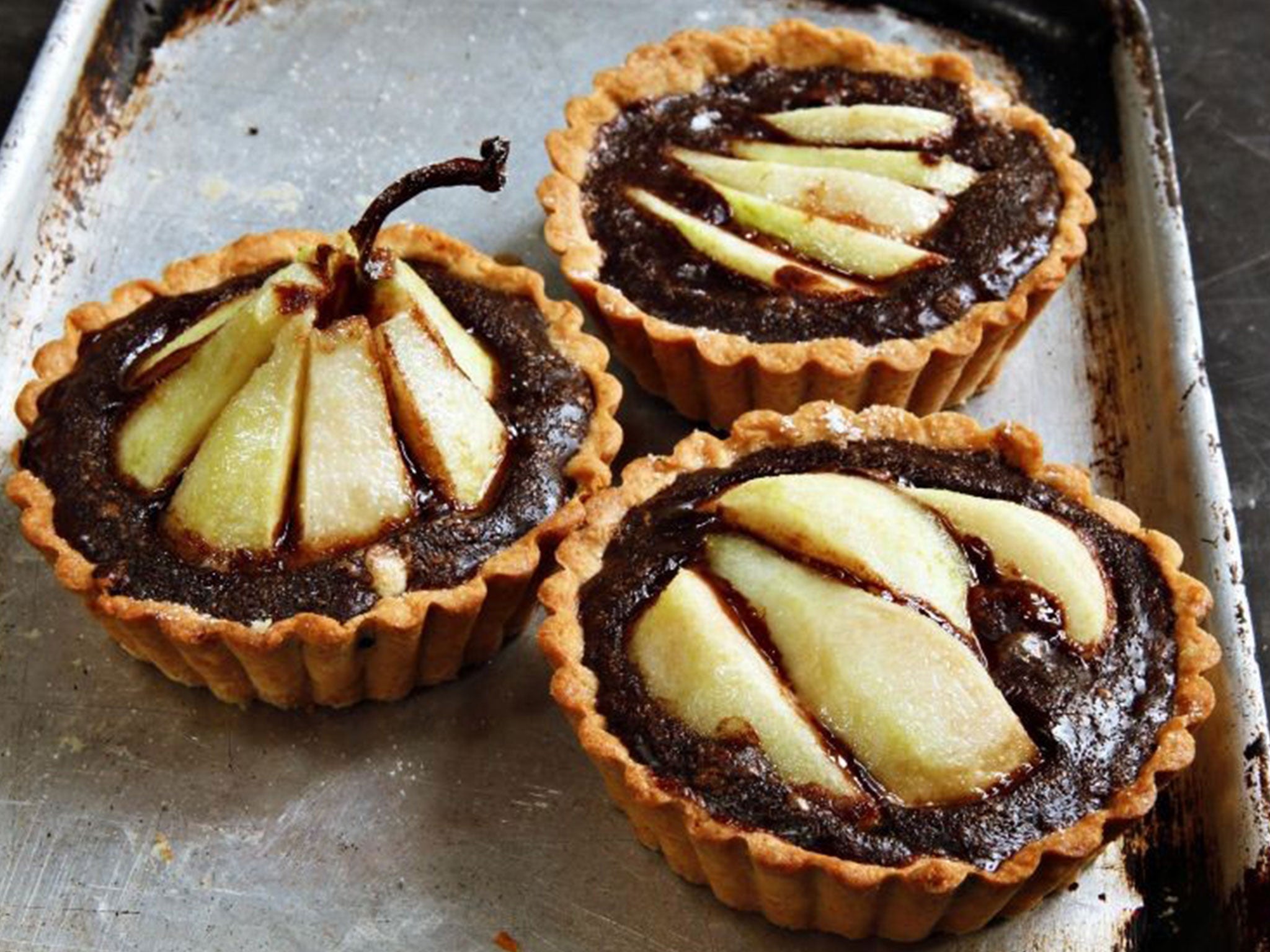 Pear dessert: Frangipane and chocolate torte