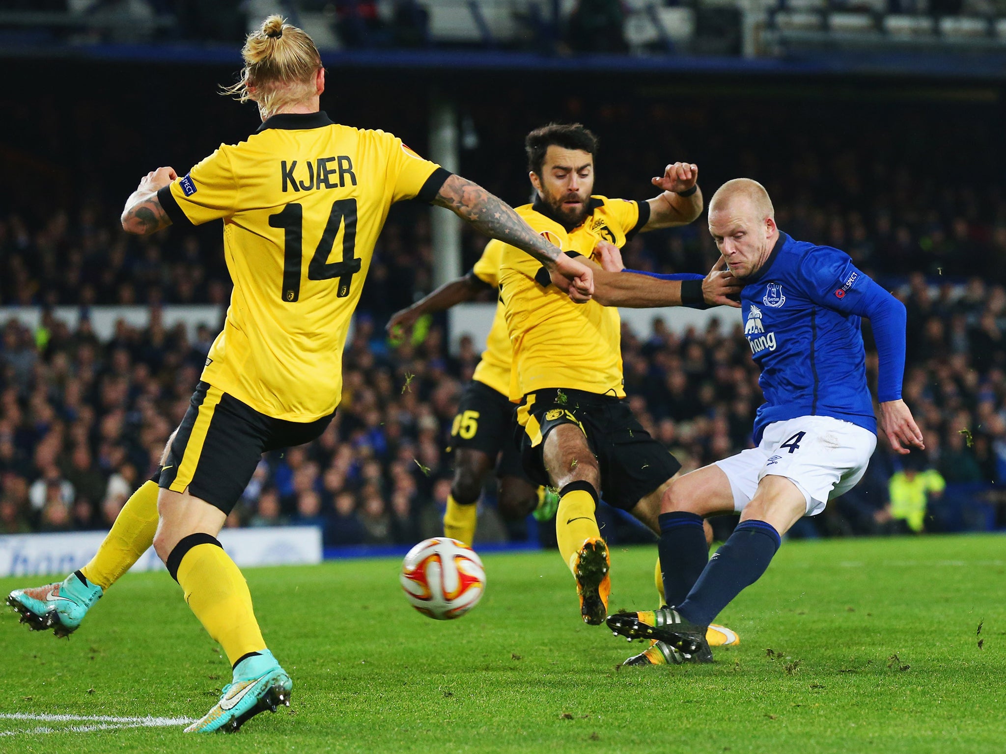 Steven Naismith scores Everton’s third goal last night