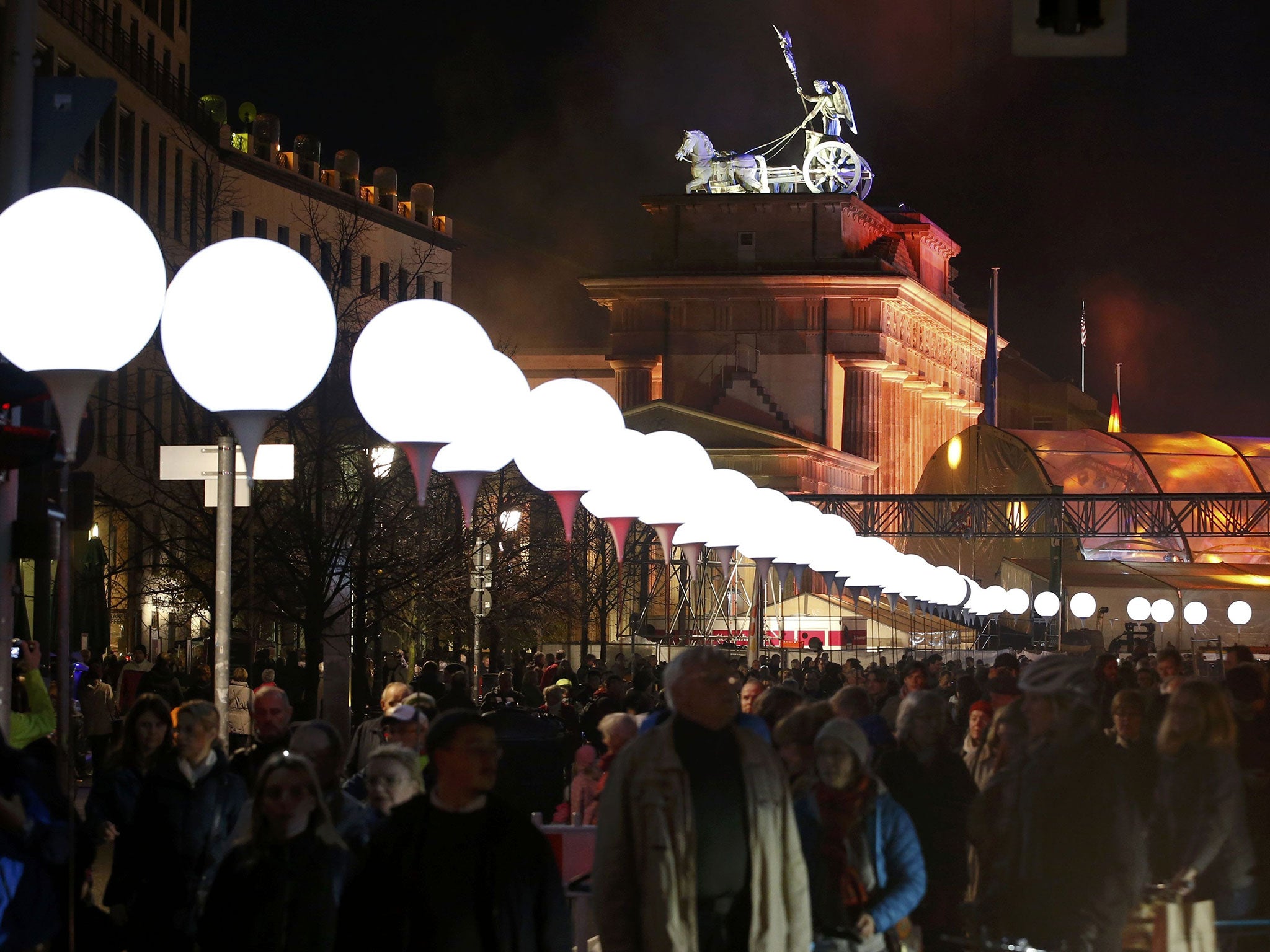 The ballons seen from the base of Brandenburg Gate