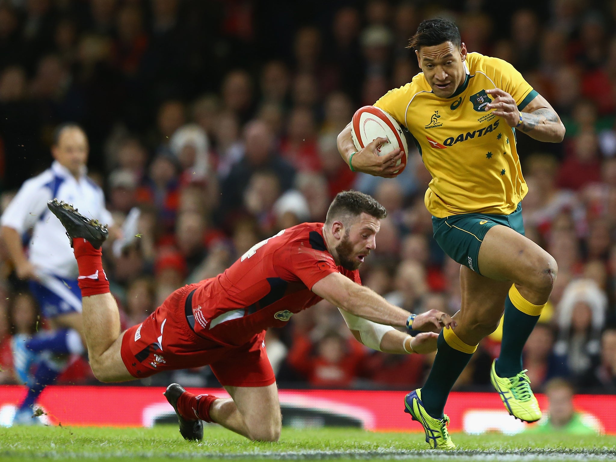 Australia beat Wales 33-28 at the Millennium Stadium