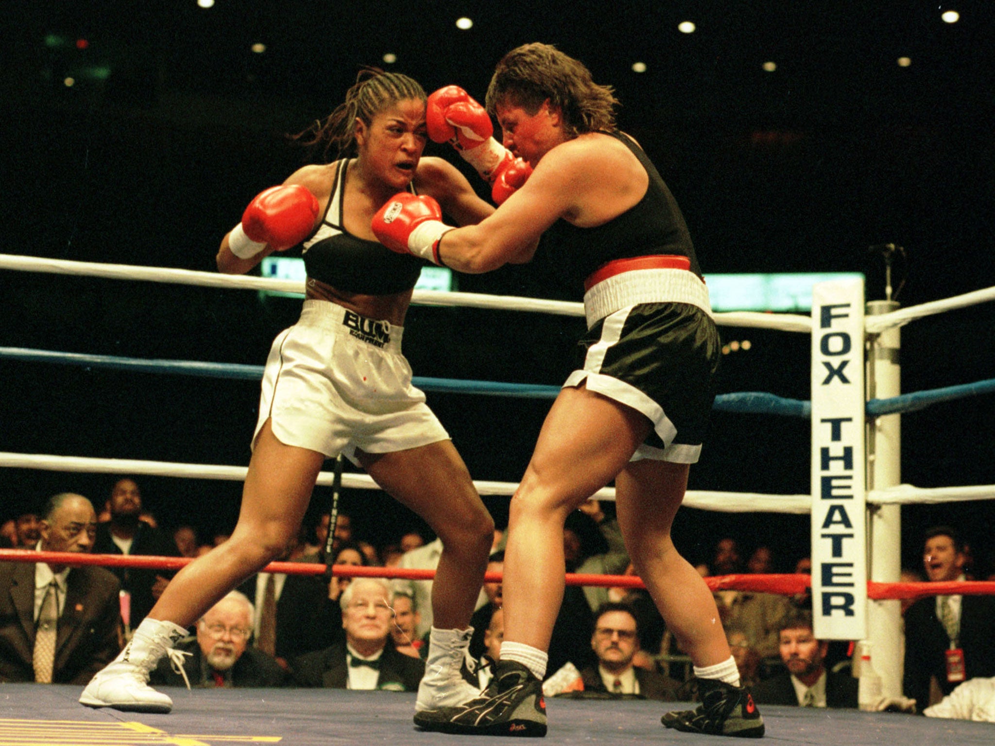 Laila Ali fighting Karen Bill in April 2000