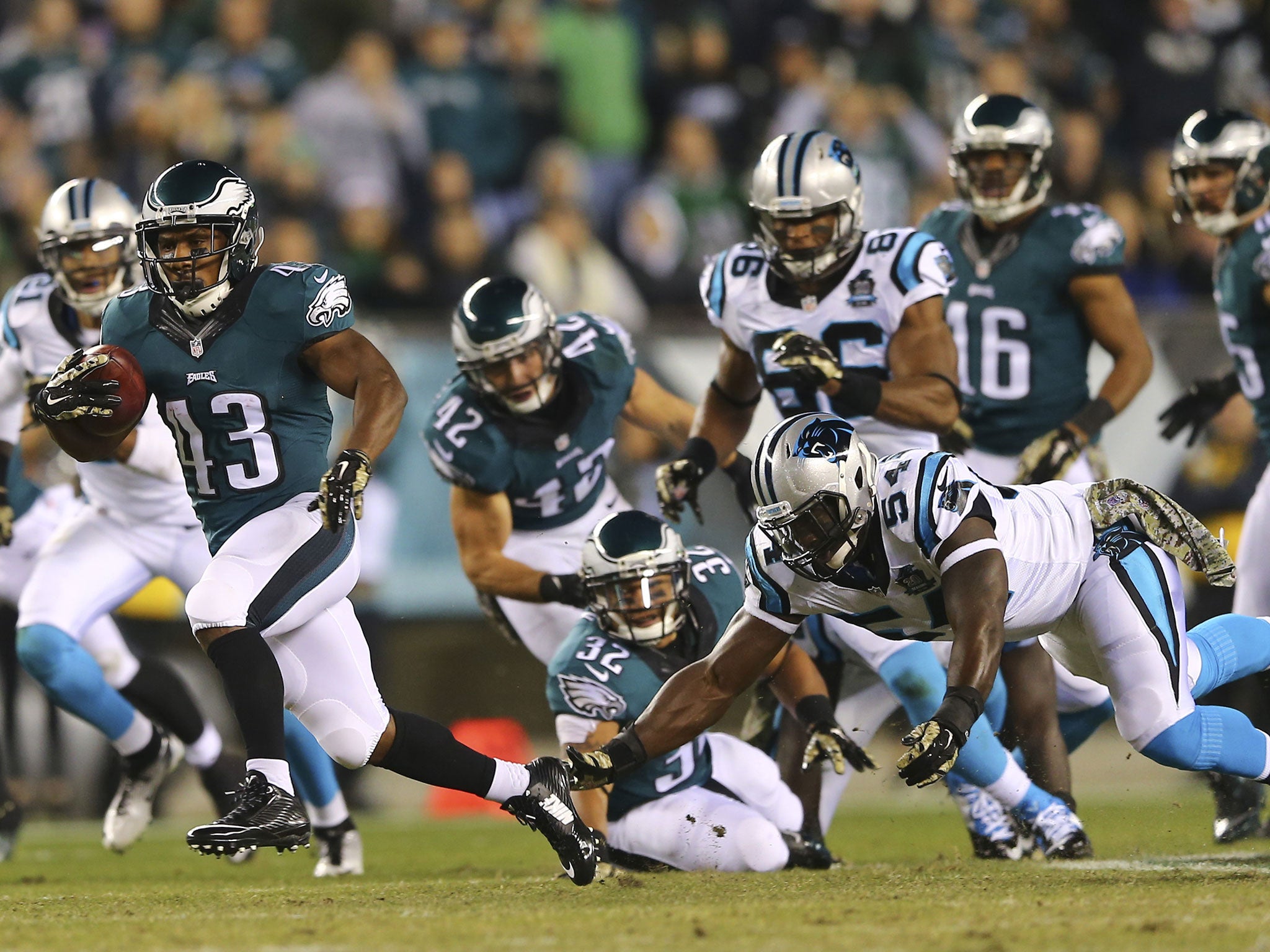 Darren Sproles returns a punt for a touchdown