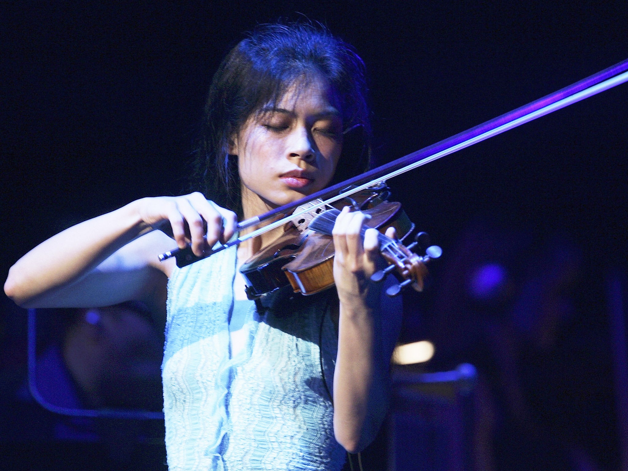 Vanessa Mae doing what she does best in Sydney in 2005 (Getty)