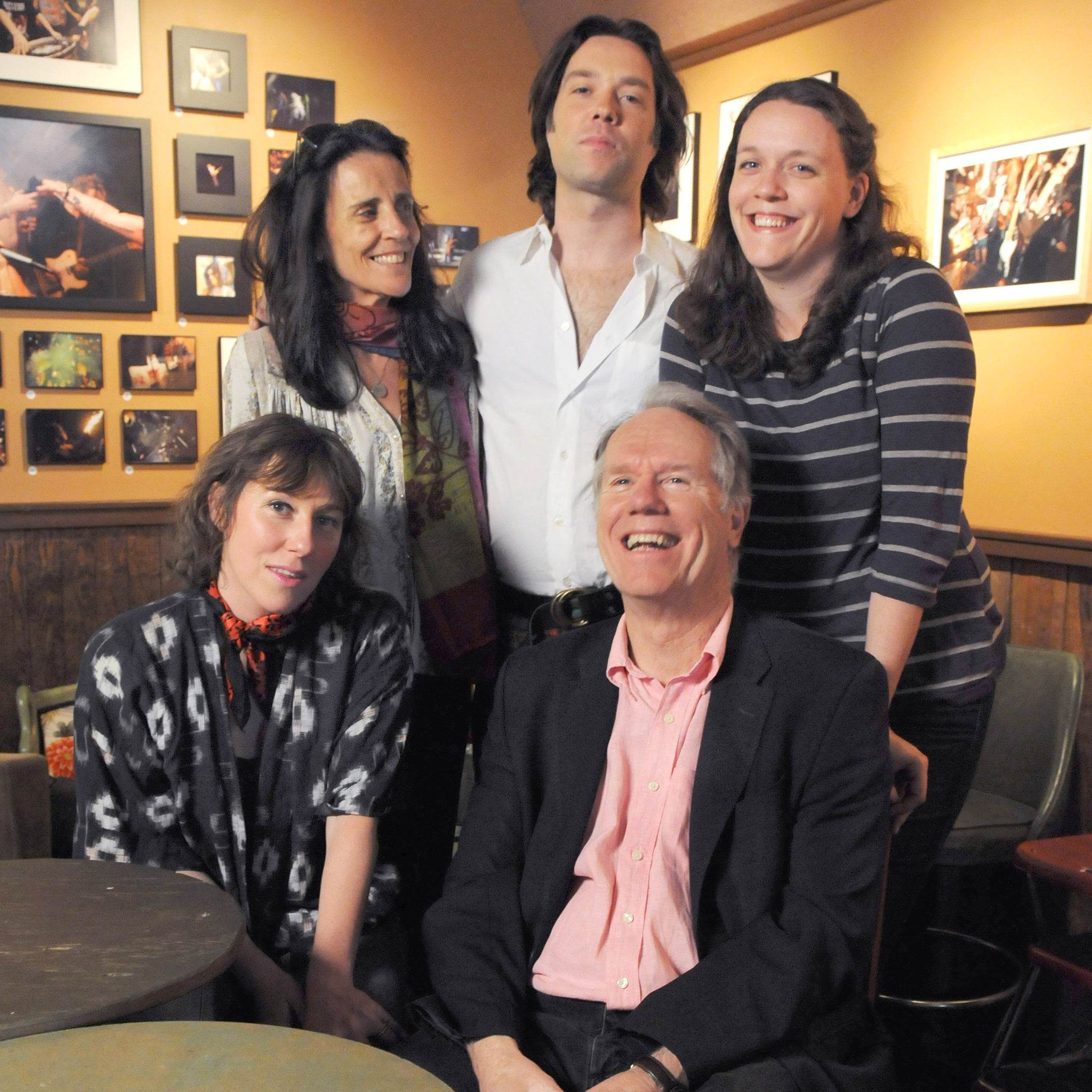 The Wainwright family - standing left to right: Suzzy Roche, Rufus Wainwright, Lucy Wainwright Roche; seated Martha Wainwright &amp; Loudon Wainwright lll