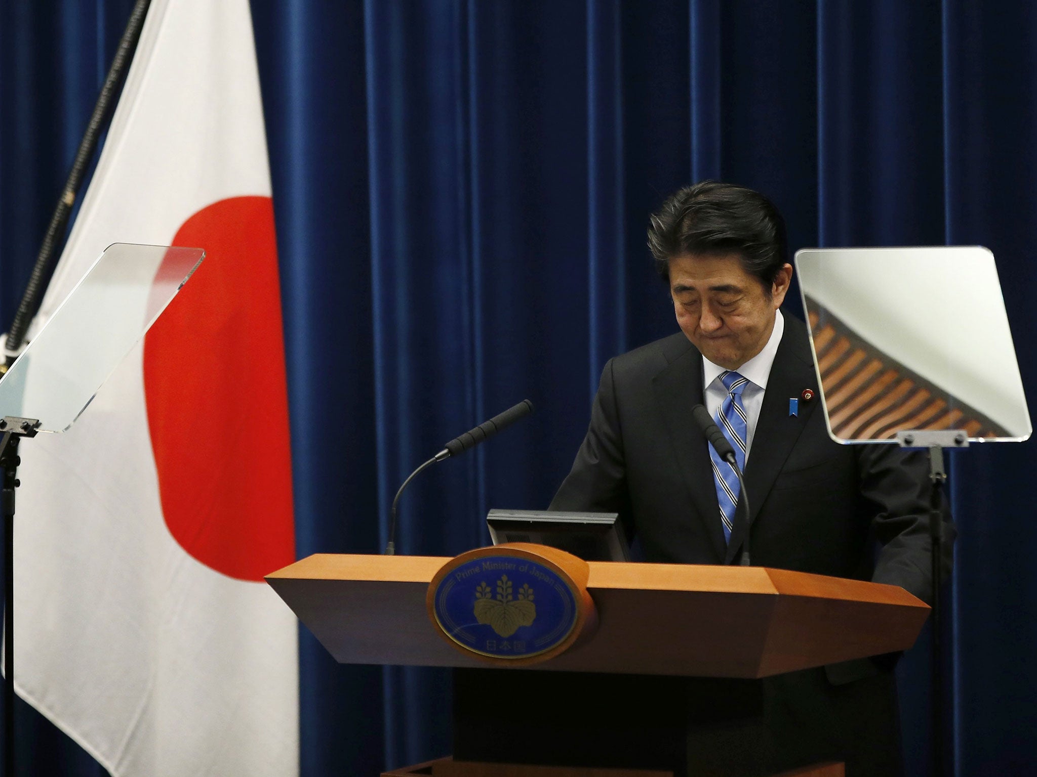 Japan's Prime Minister Shinzo Abe attends a news conference at his official residence in Tokyo November 18, 2014