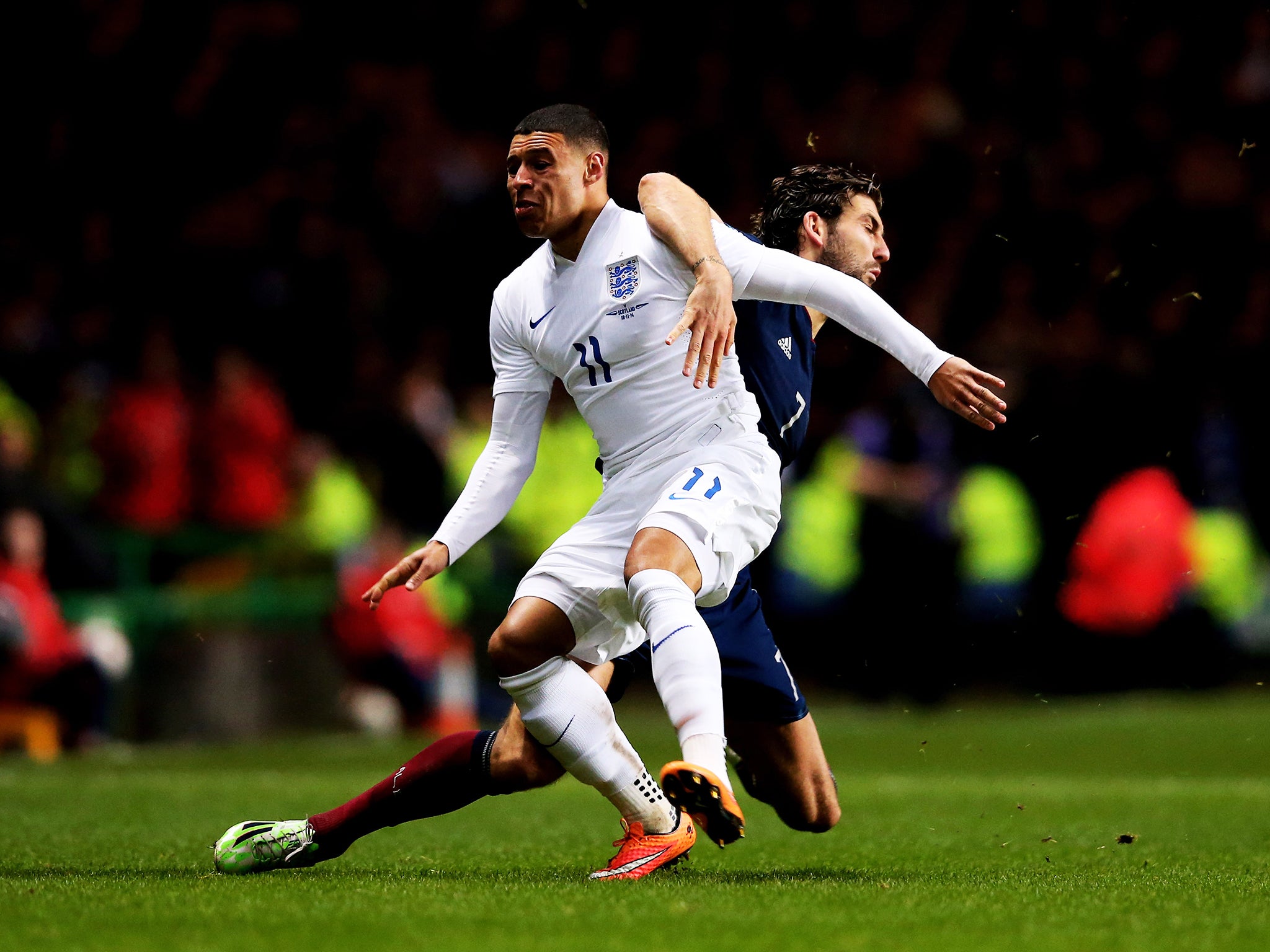 England’s opening goalscorer Alex Oxlade-Chamberlain battles with Scotland’s Charlie Mulgrew