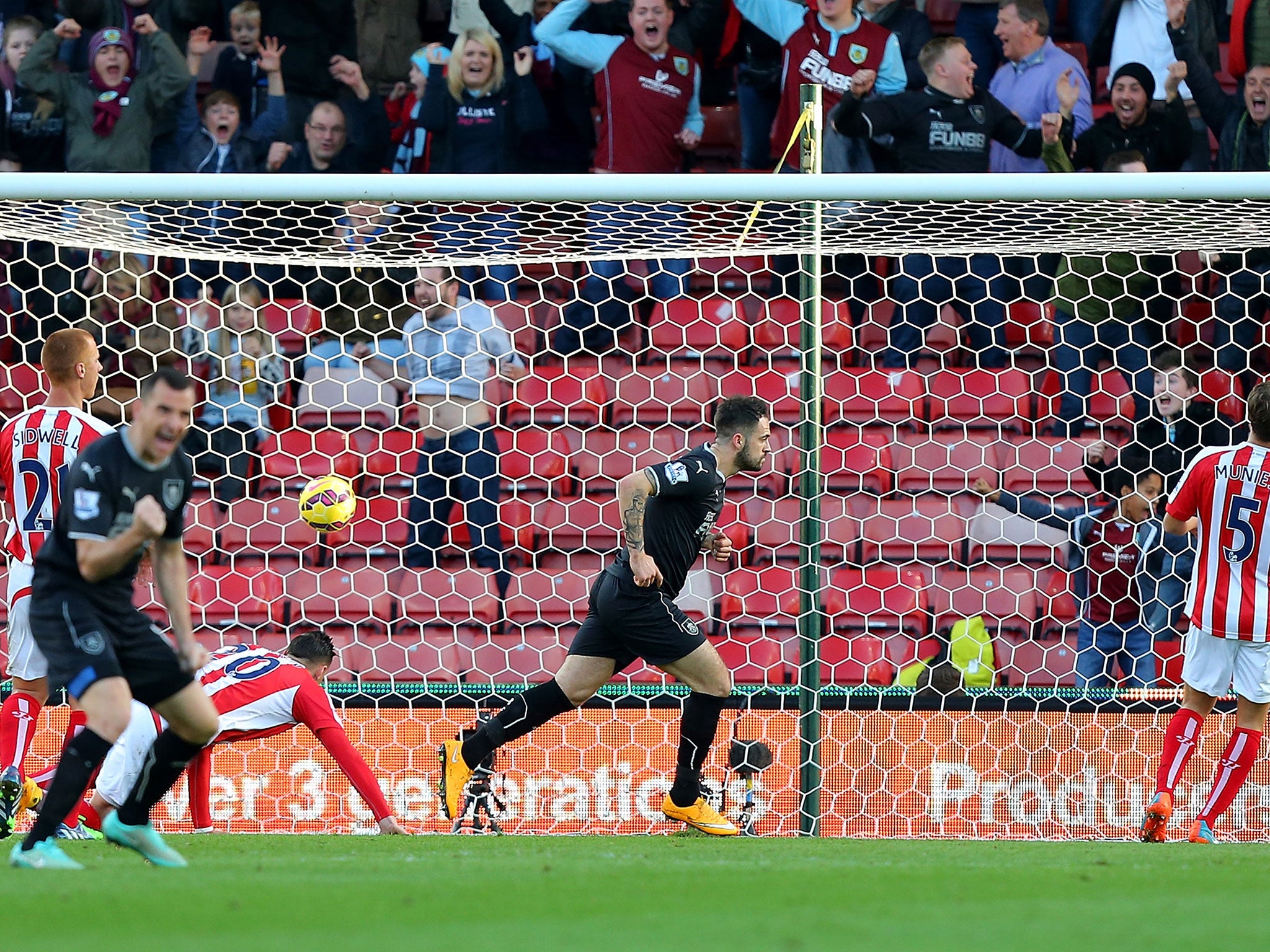 Danny Ings scores for Burnley