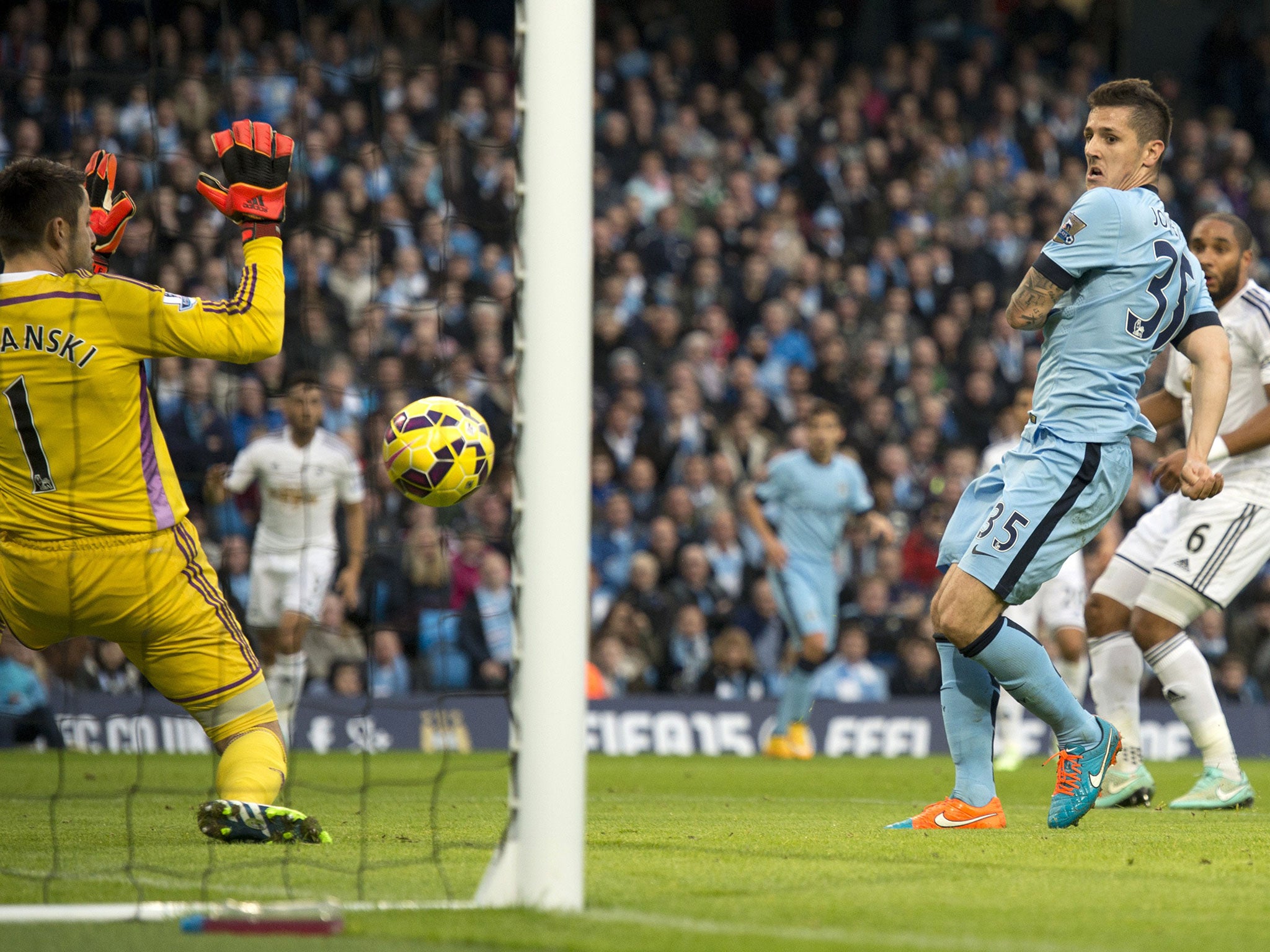 Stevan Jovetic taps home from close-range to equalise for City