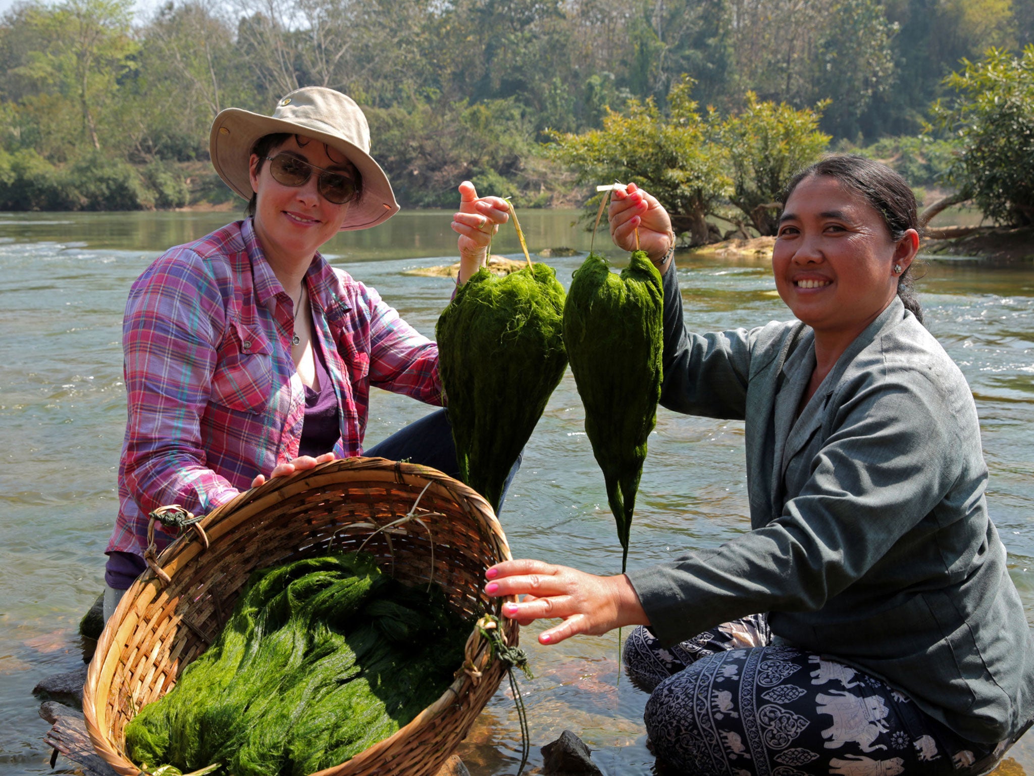 Sue Perkins goes in search of edible river weed