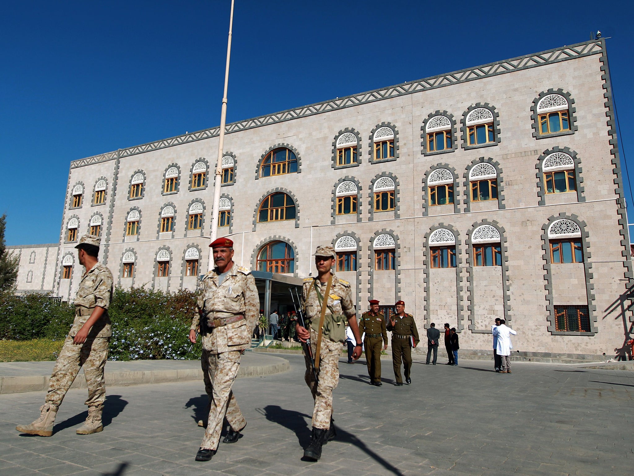 A statement initially released on the website of Yemen's defence ministry said the rescue attempt of Luke Somers had been successful