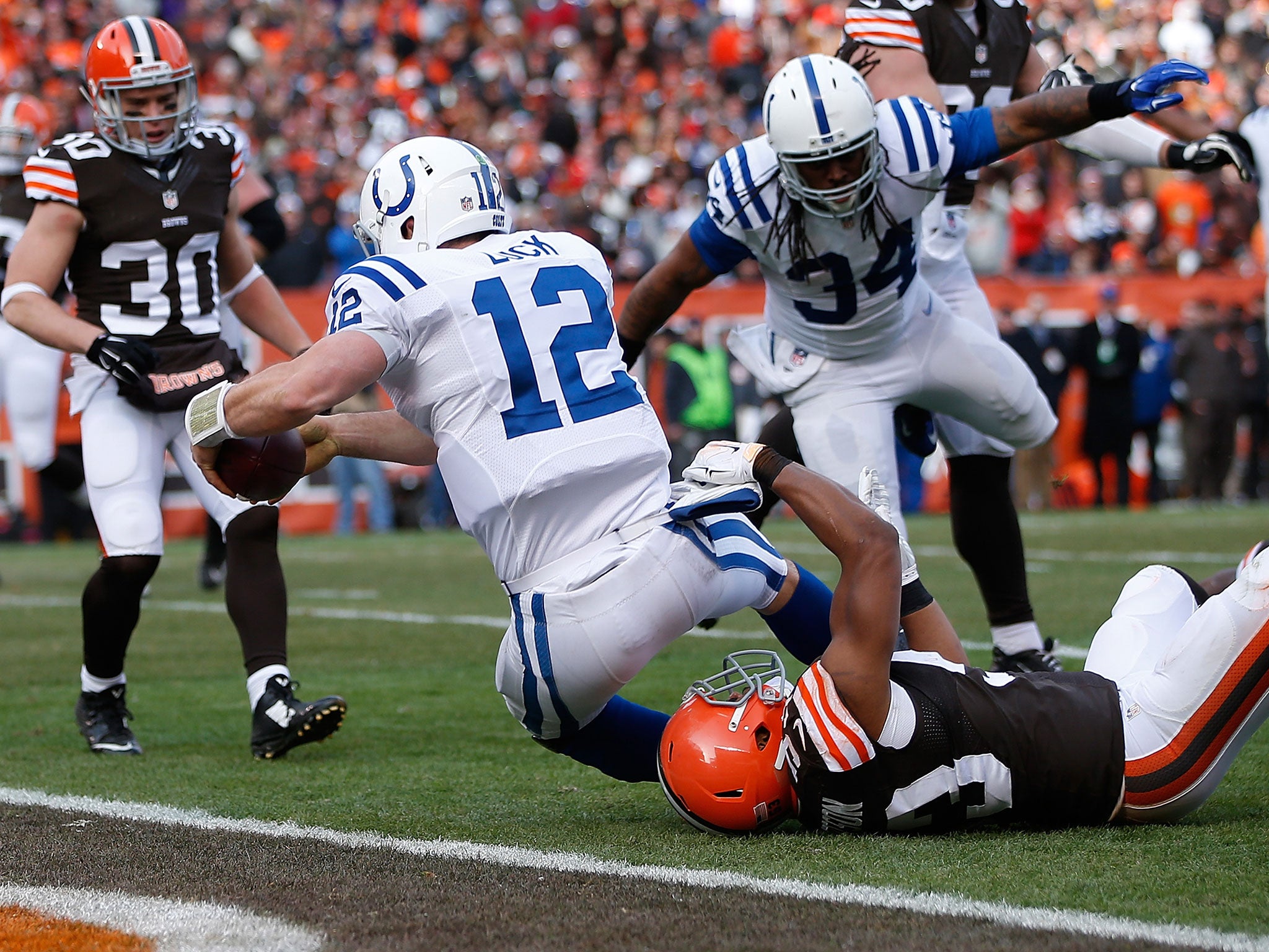 Andrew Luck scored a rushing touchdown and led the Colts to a comeback 25-24 victory over the Browns