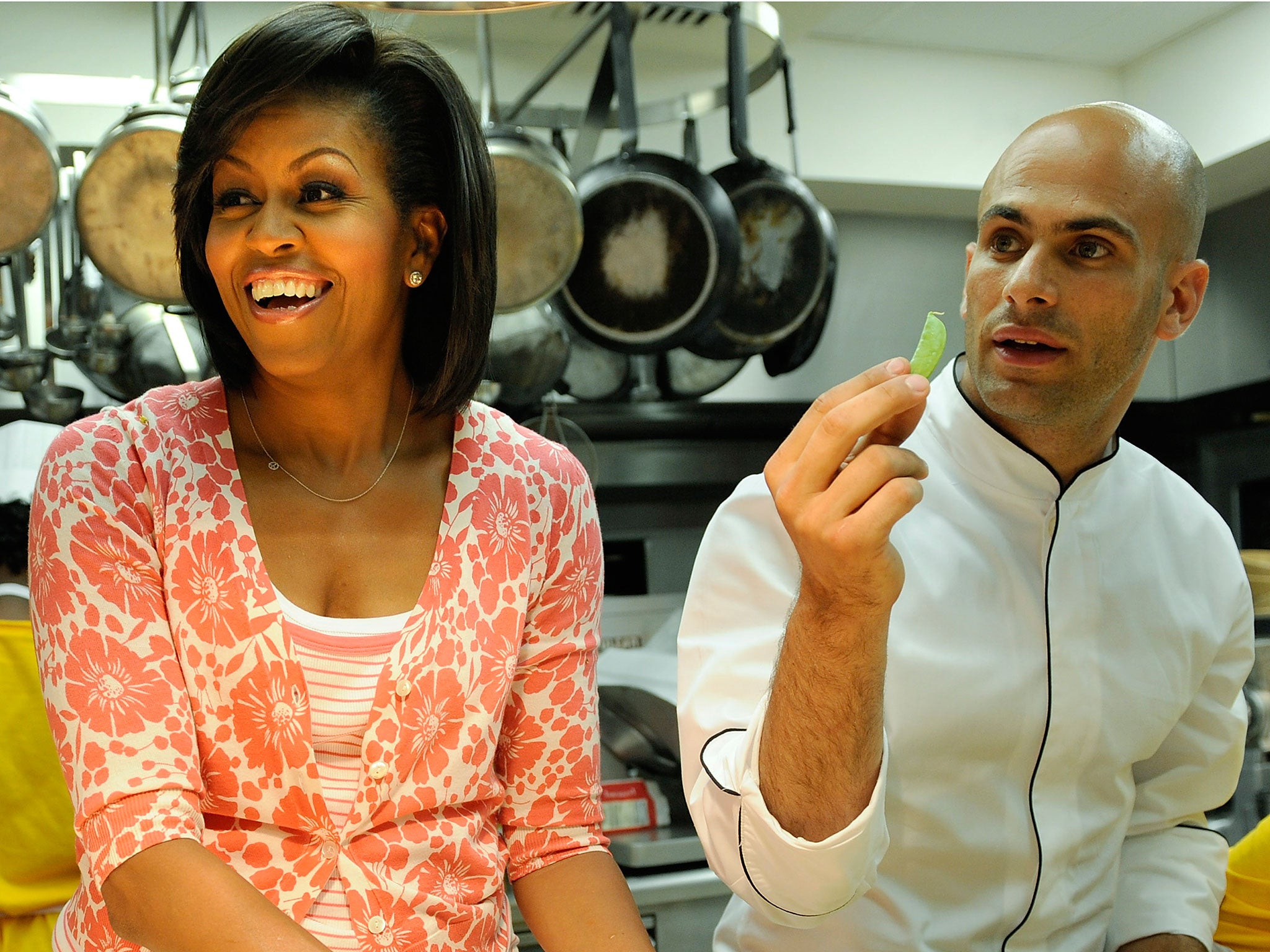 Sam Kass and Michelle Obama shell home-grown sugar snap peas at the White House in 2009