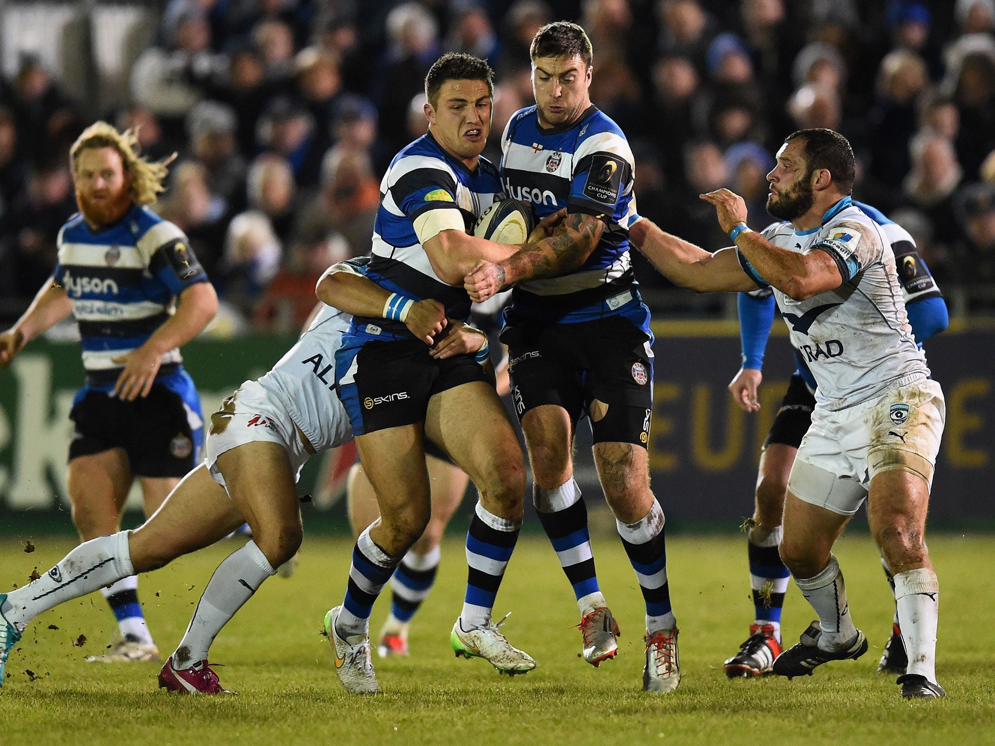 Bath’s Matt Banahan (centre) and Sam Burgess (left) team up last night