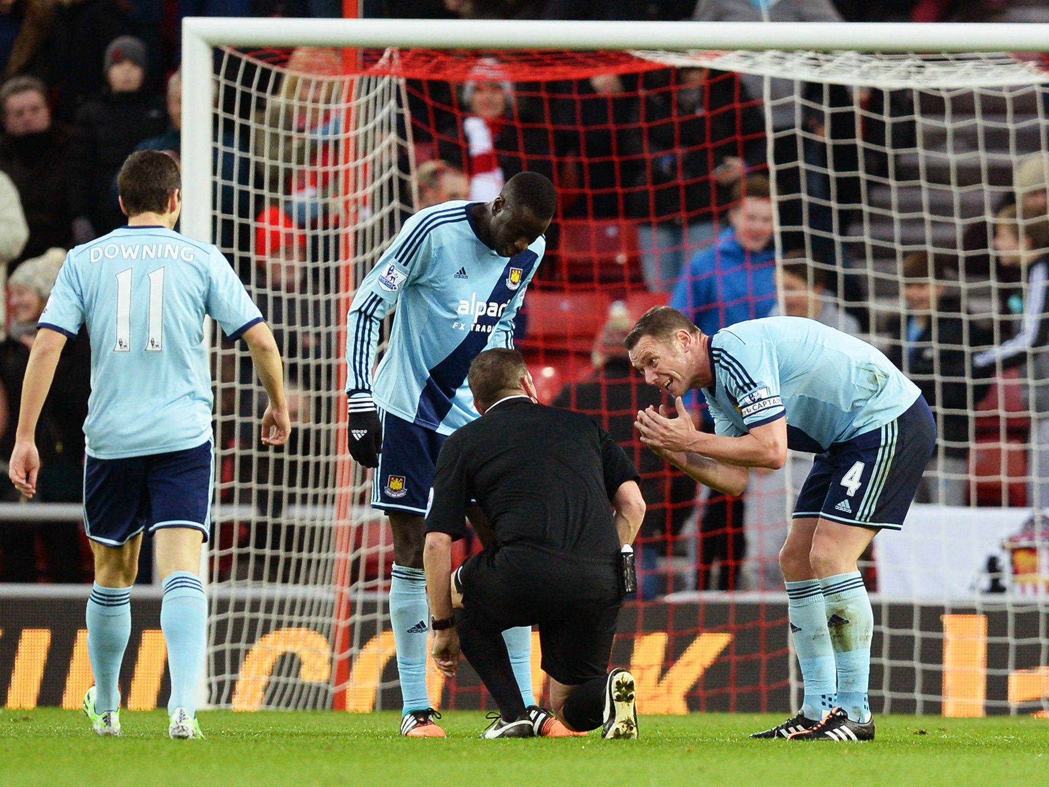 Kevin Nolan remonstrates with Phil Dowd after he awards Sunderland a penalty