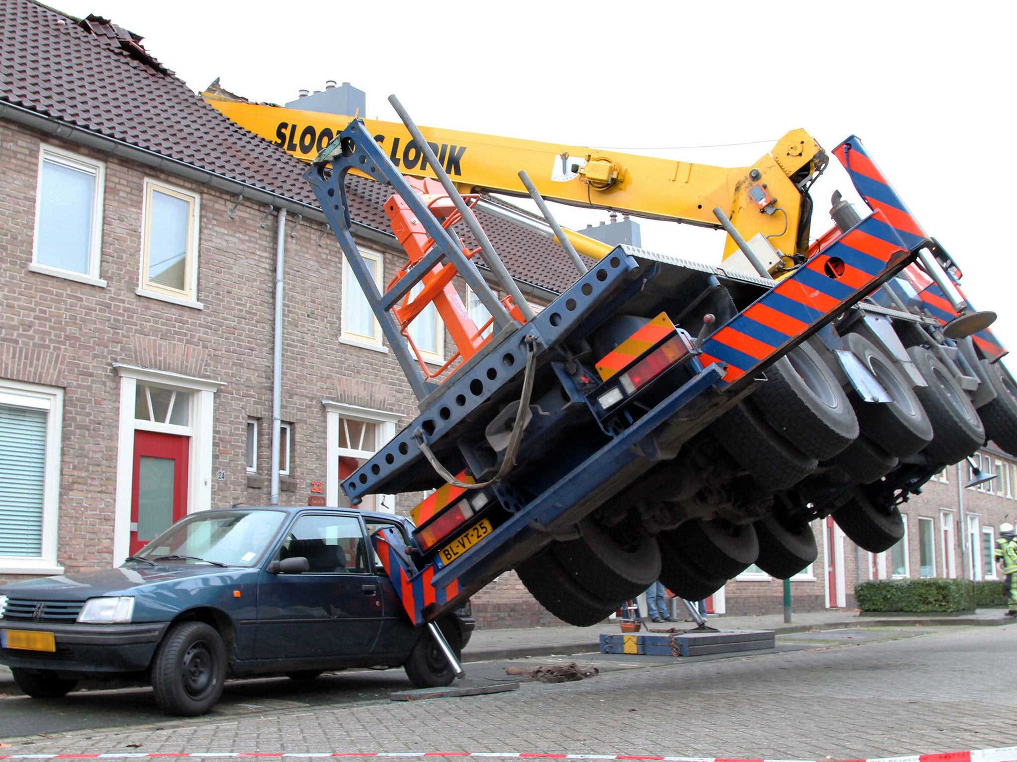 A general view of the crane which fell on to the roof of a house in IJsselstein, central Netherlands, 13 December 2014. The incident ocurred when a man tried to surprise his girlfriend by proposing from the top of the crane, which then toppled on to the h