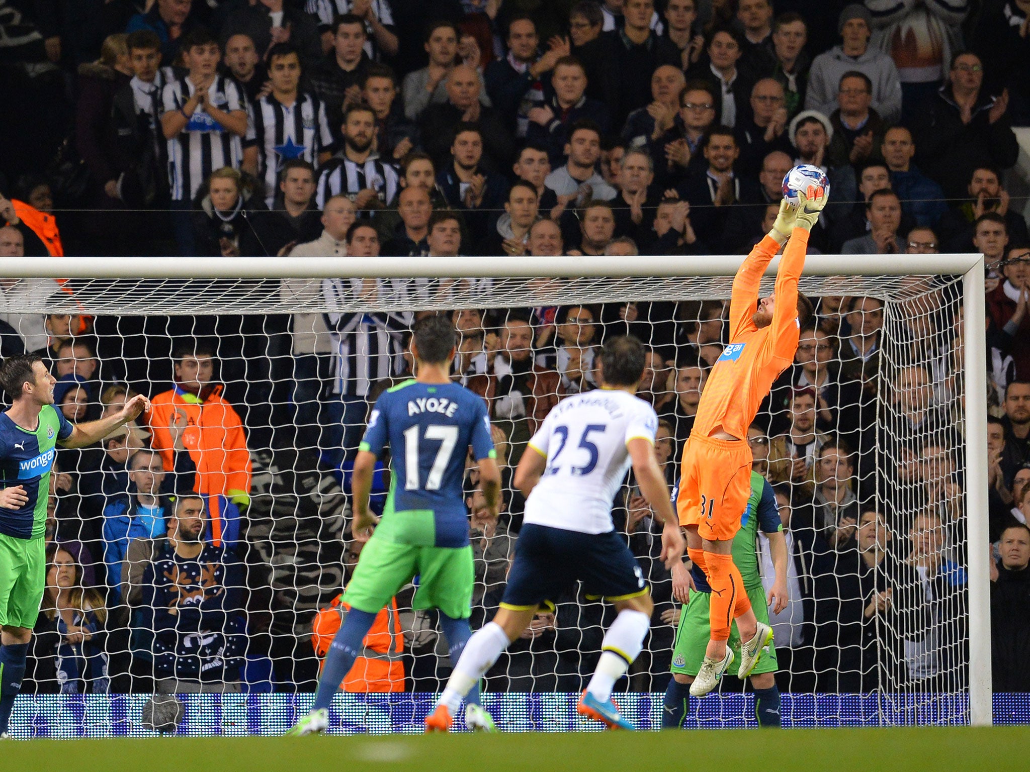 Newcastle 'keeper Jak Alnwick's error allows Spurs to score