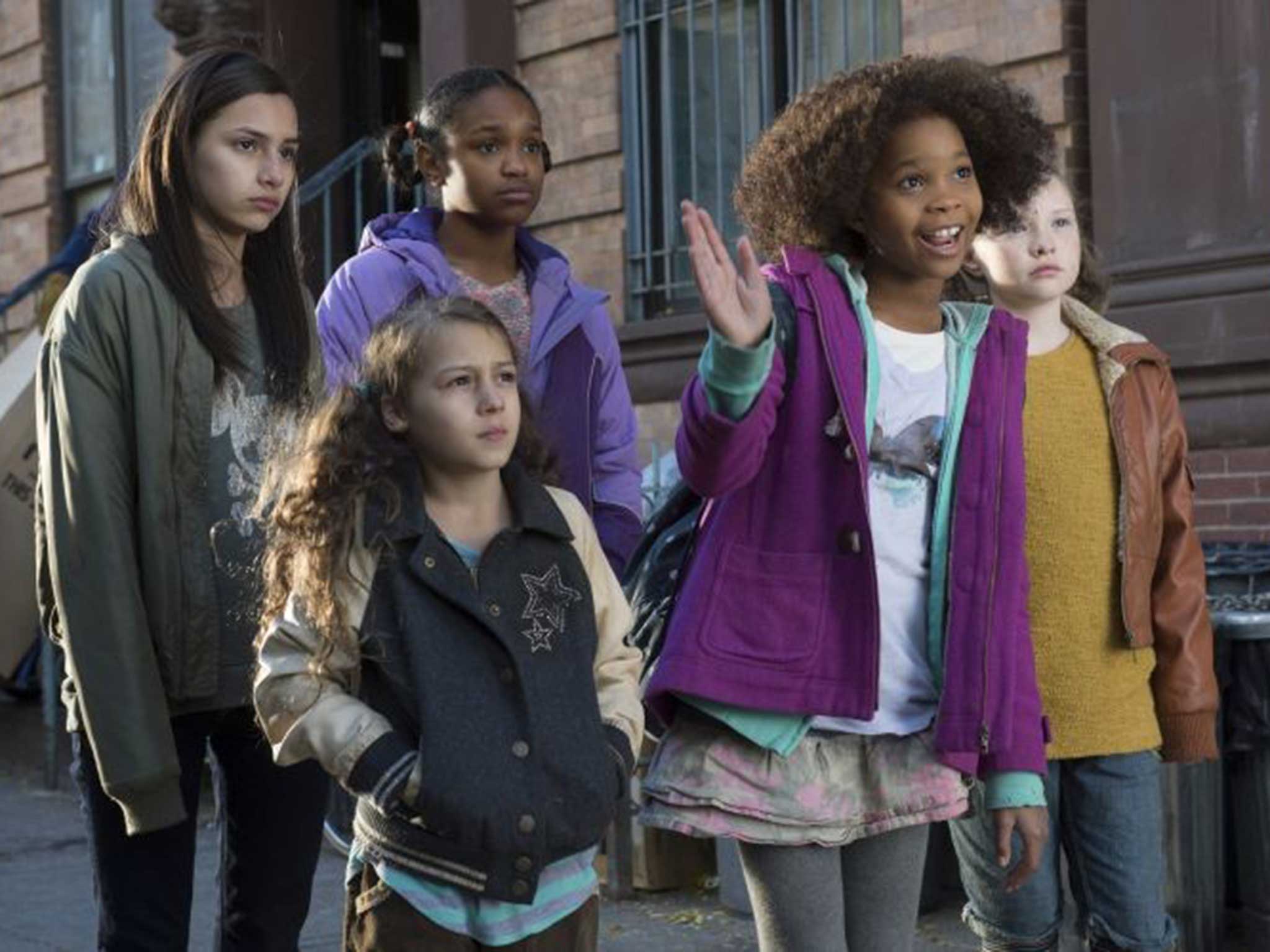 Quvenzhané Wallis (front) stars in 'Annie'