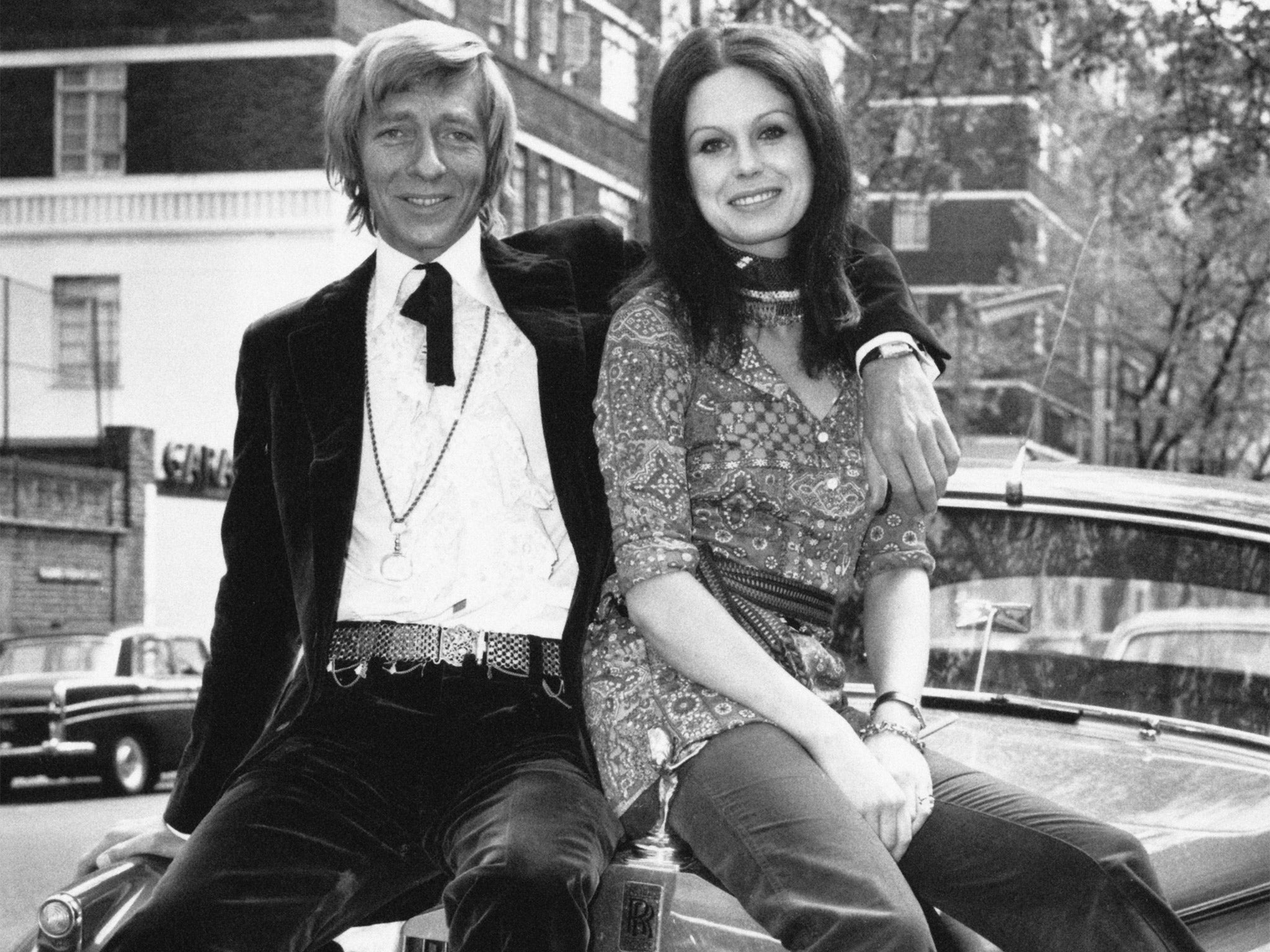 Jeremy Lloyd with his second wife Joanna Lumley in 1970 (Getty)