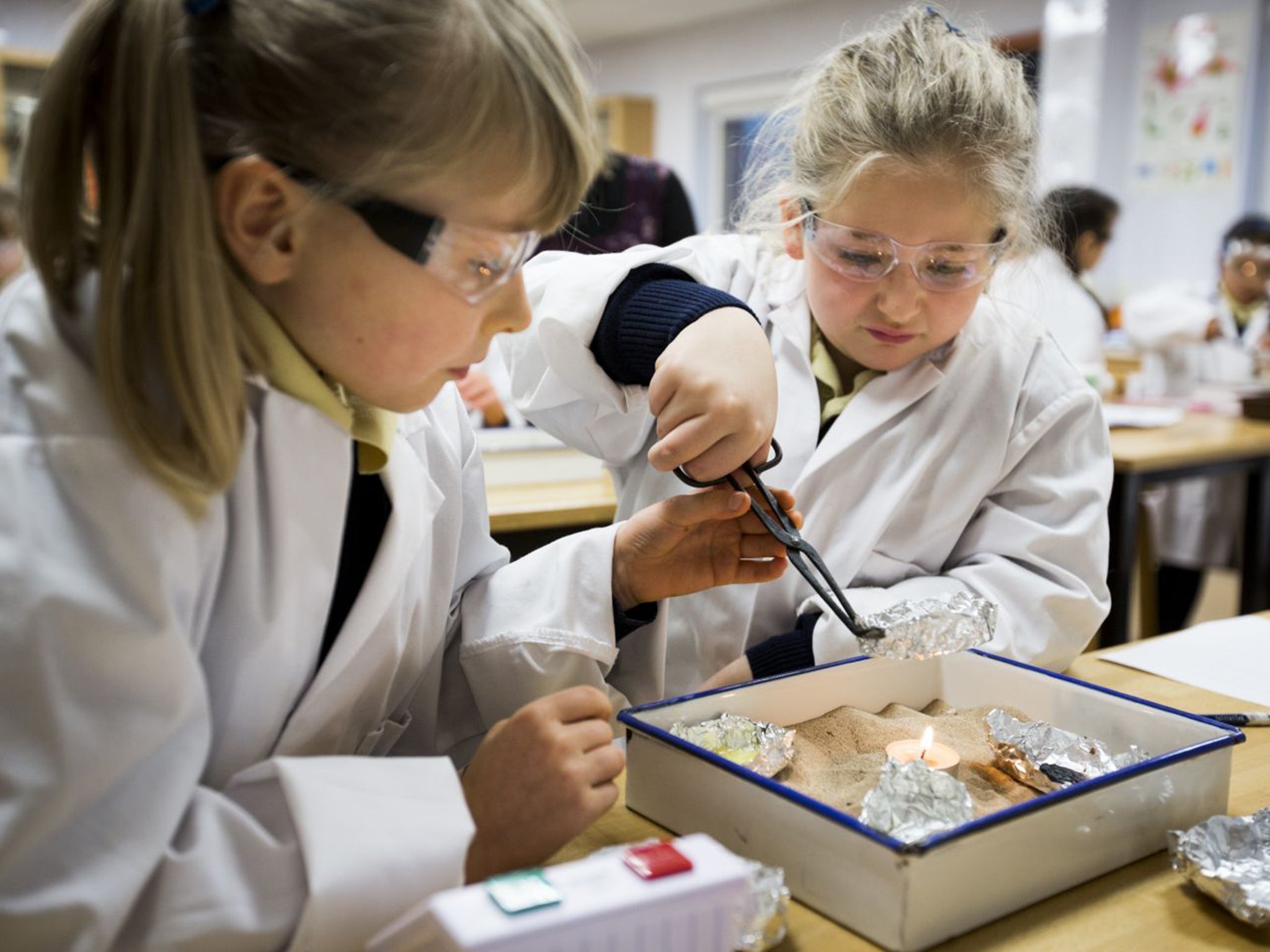 Malvern St James Year 4 pupils in science (Andrew Fox)
