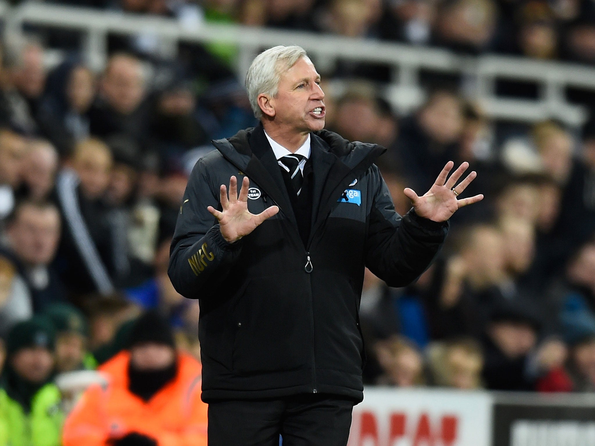 Alan Pardew reacts on the touchline