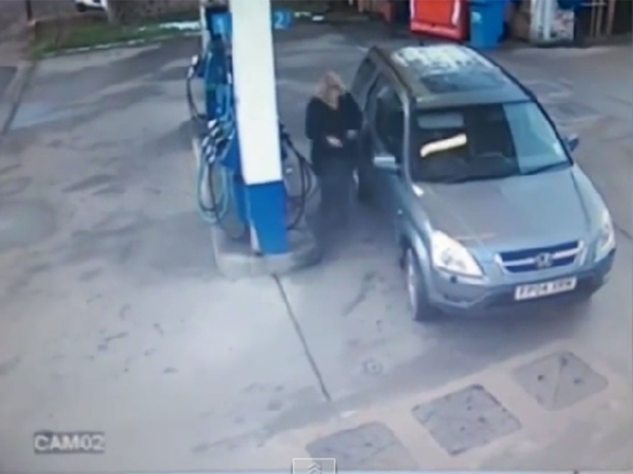 Driver goes round in circles in epic fail at petrol station.