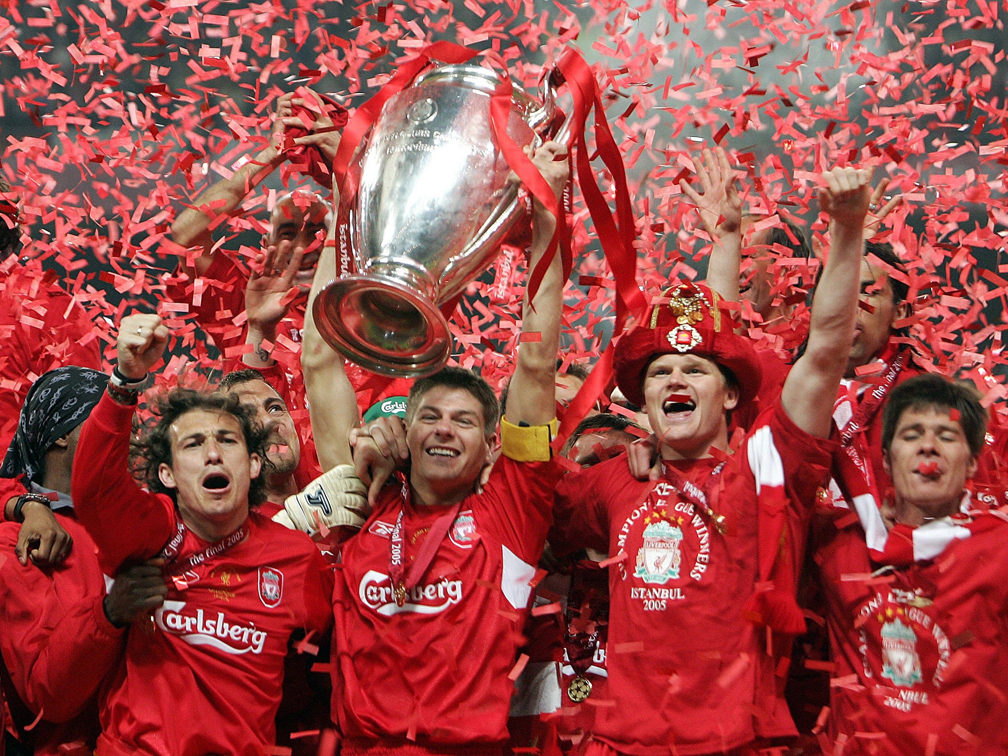 Gerrard holding the European Cup in 2005