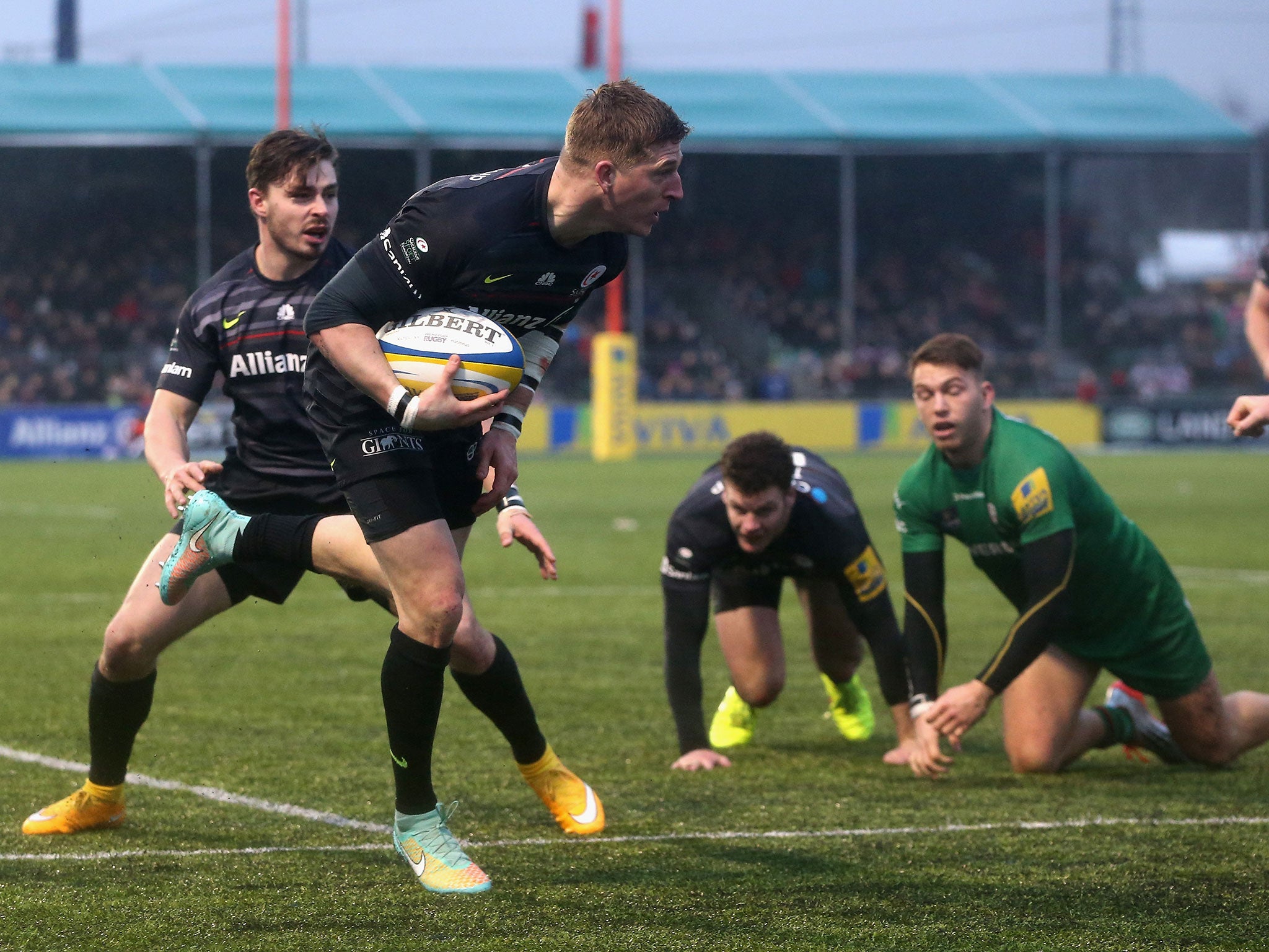 David Strettle runs in for his second try over the game