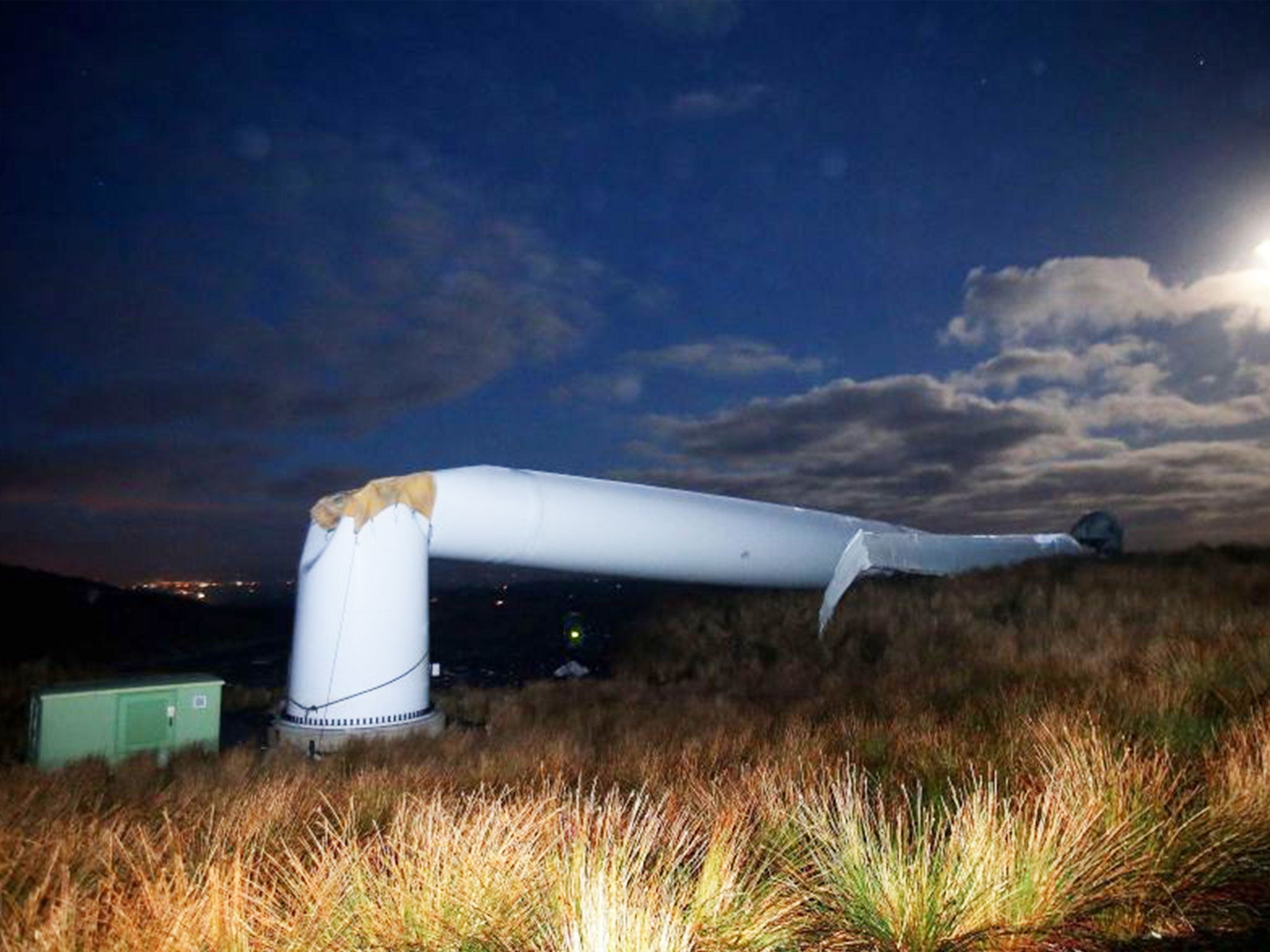 The giant structure buckled and hit the ground