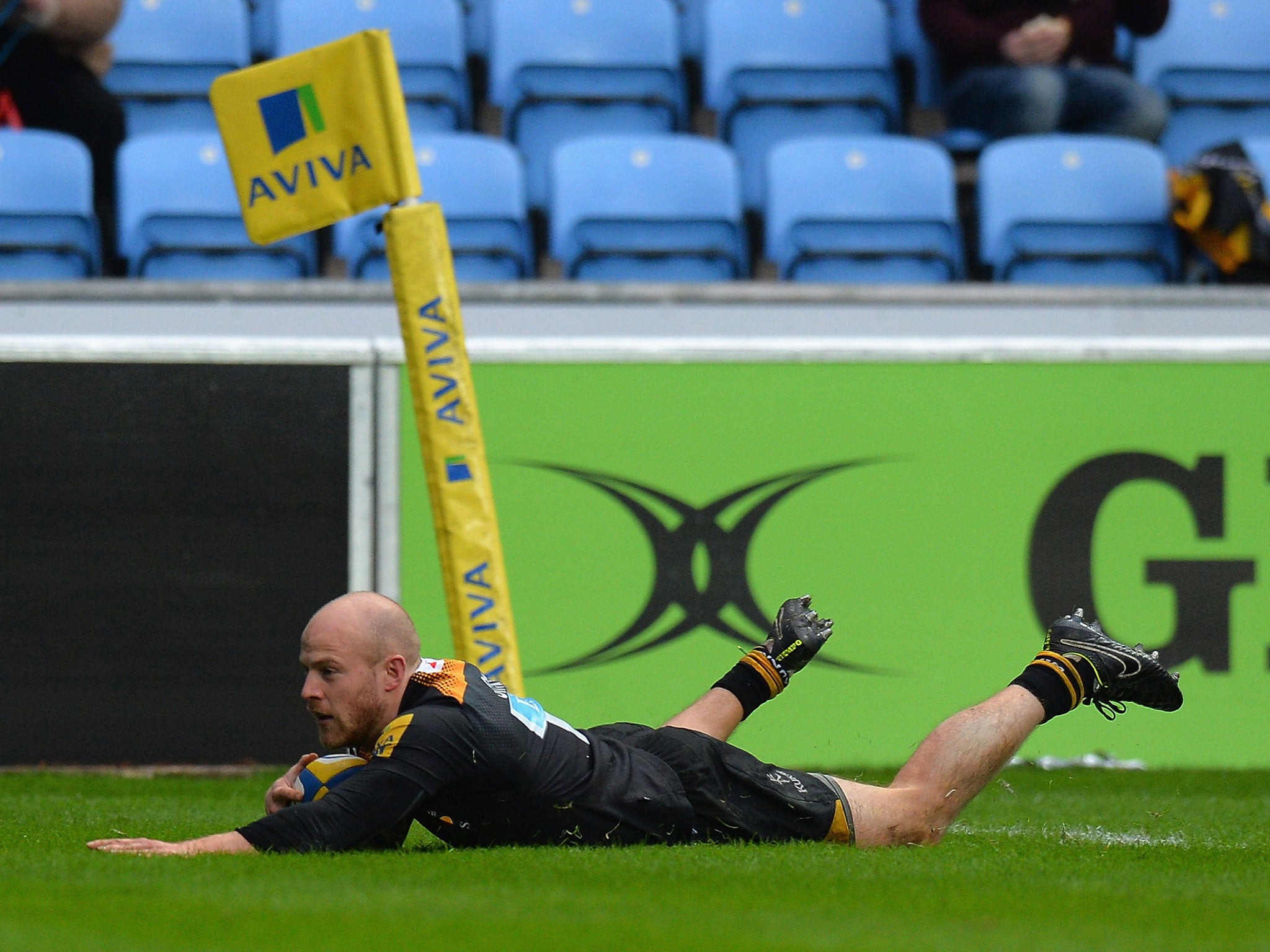 Joe Simpson scores a try for Wasps