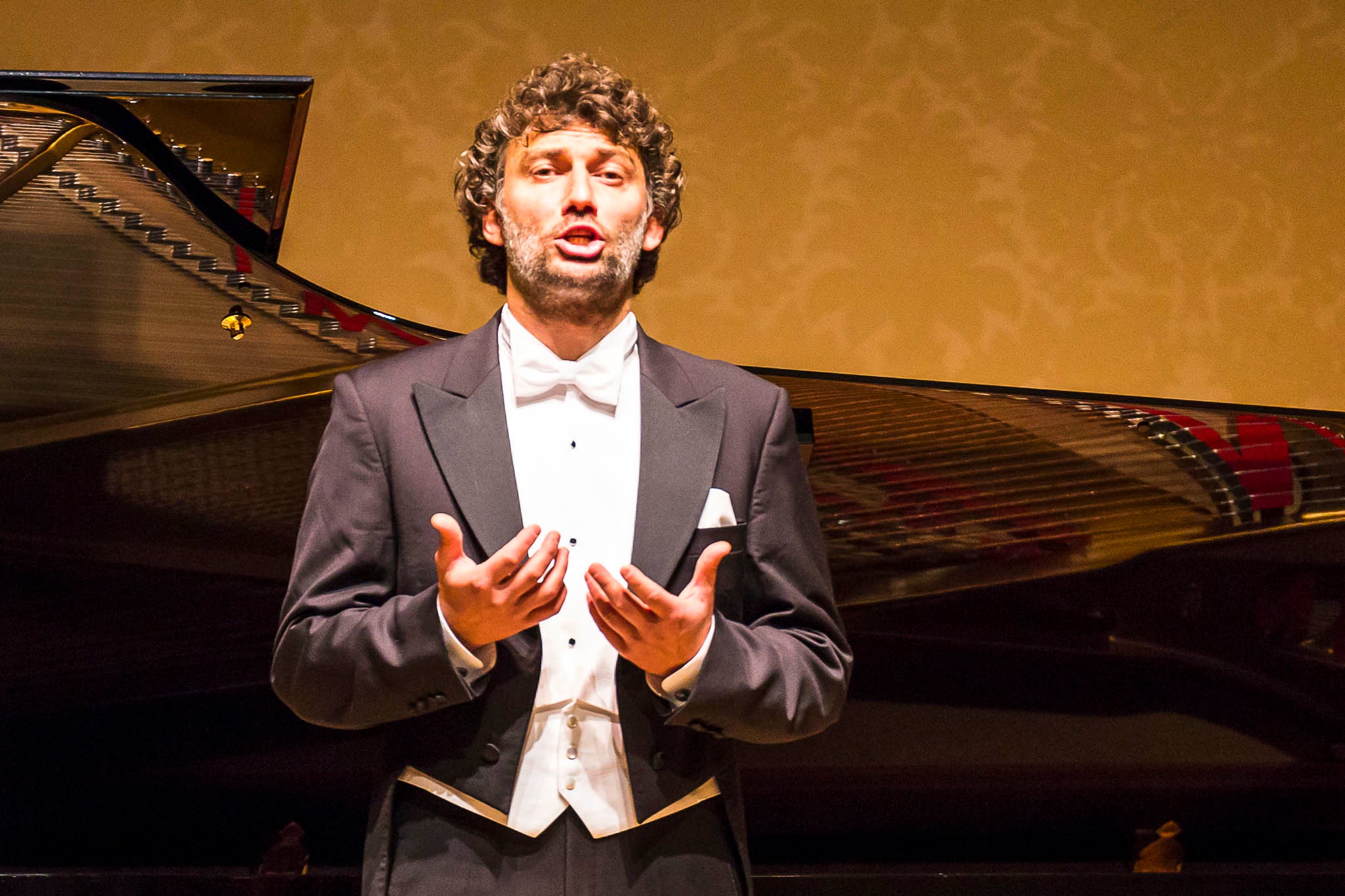 Jonas Kaufmann performs festive carols in his new CD