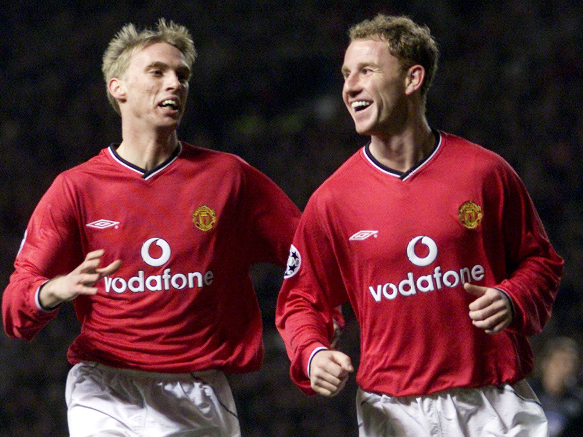 Luke Chadwick with Nicky Butt wearing Umbro in 2001