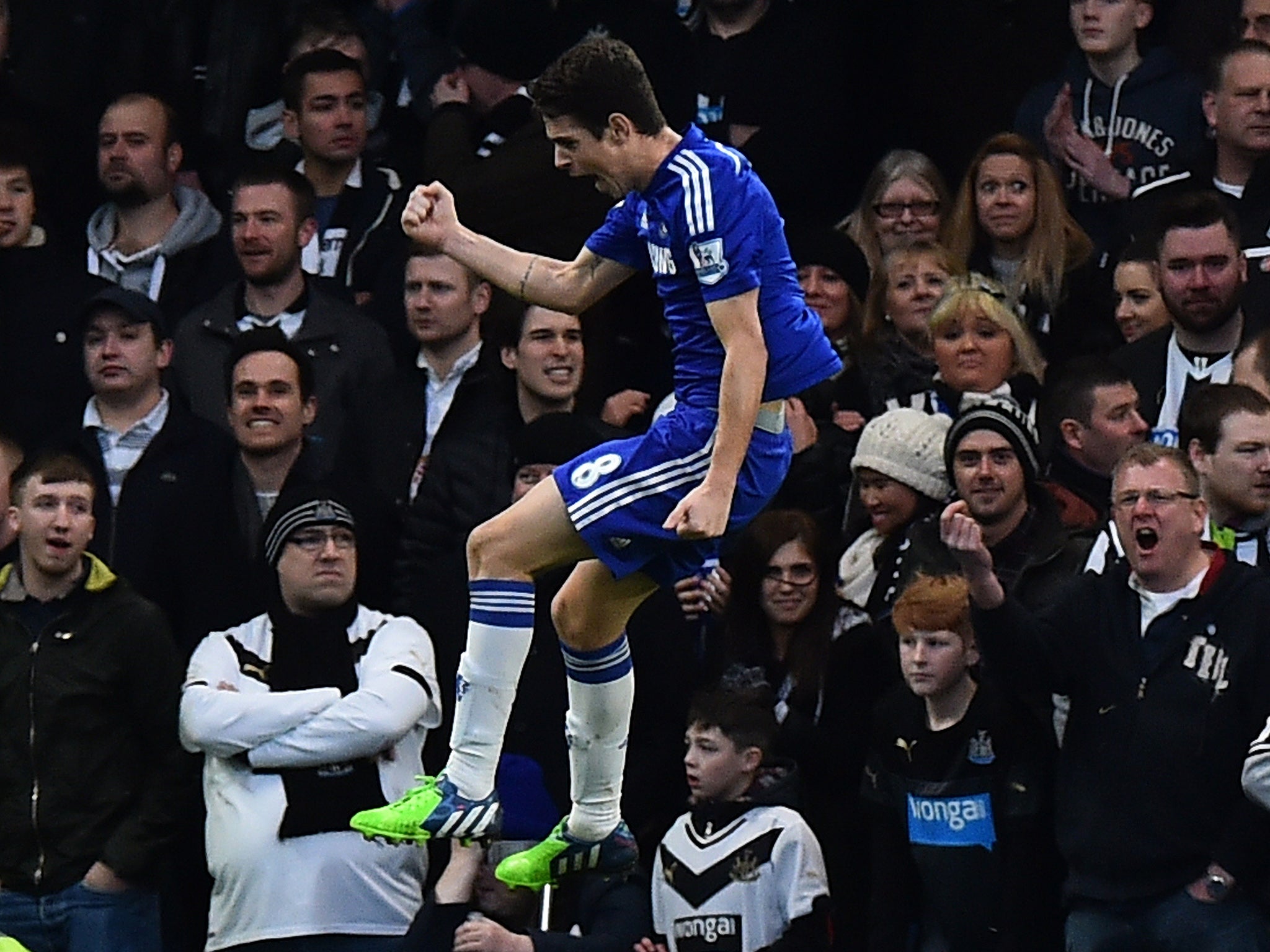 Oscar celebrates the opening goal