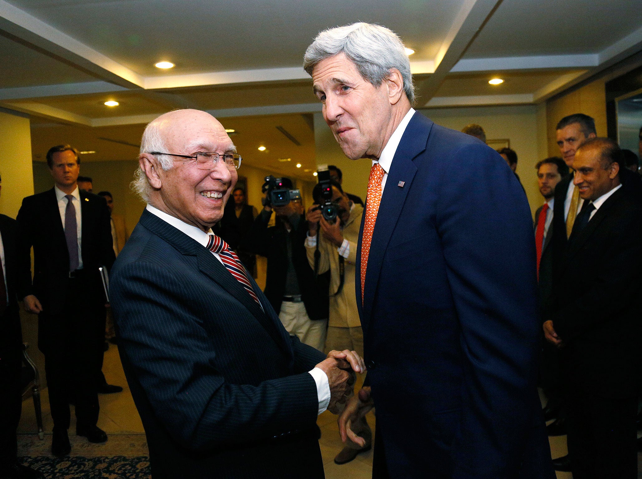 Sartaj Aziz welcomes John Kerry in Pakistan