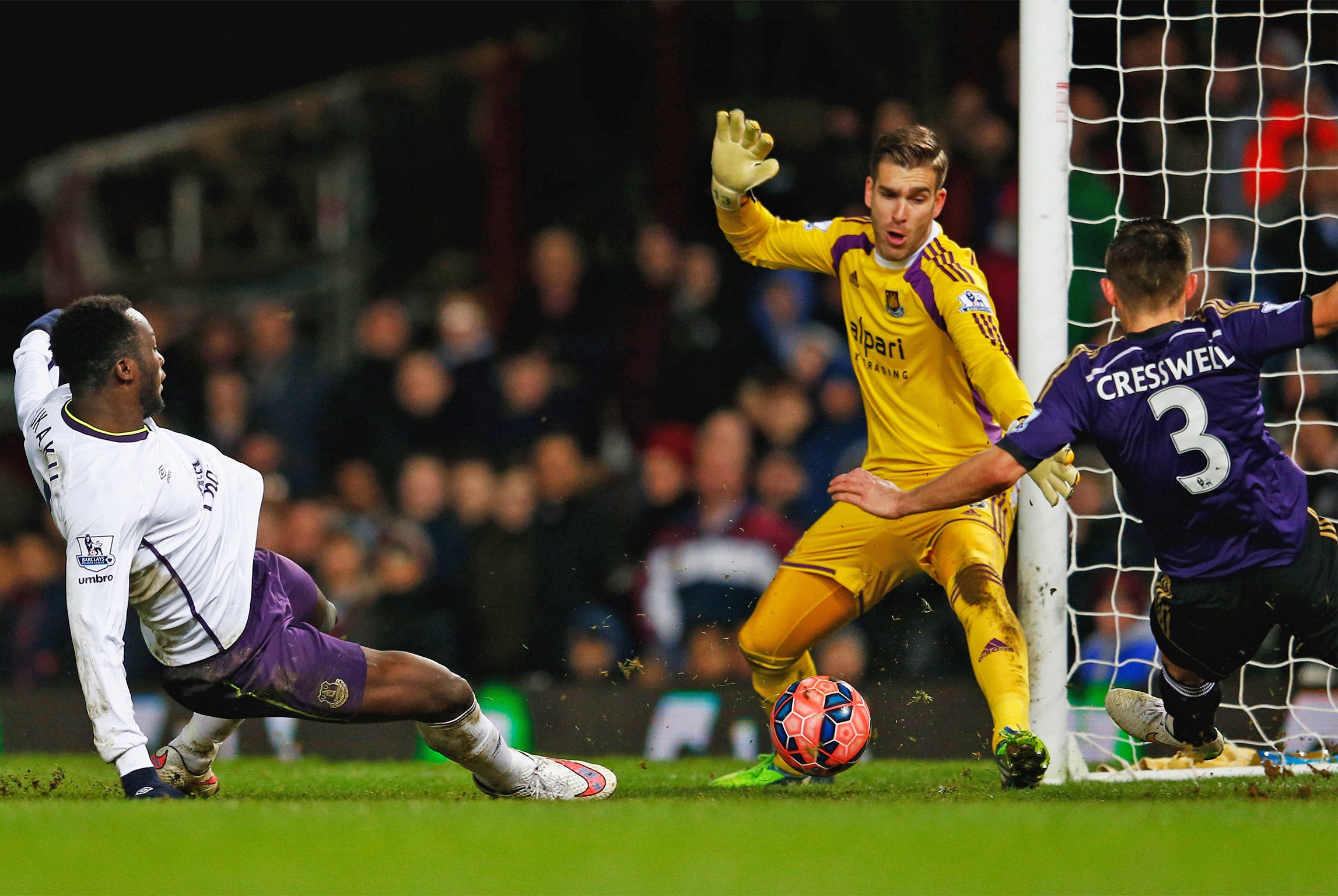 Romelu Lukaku gives Everton the lead early in extra-time of last night’s match at West Ham (Getty)