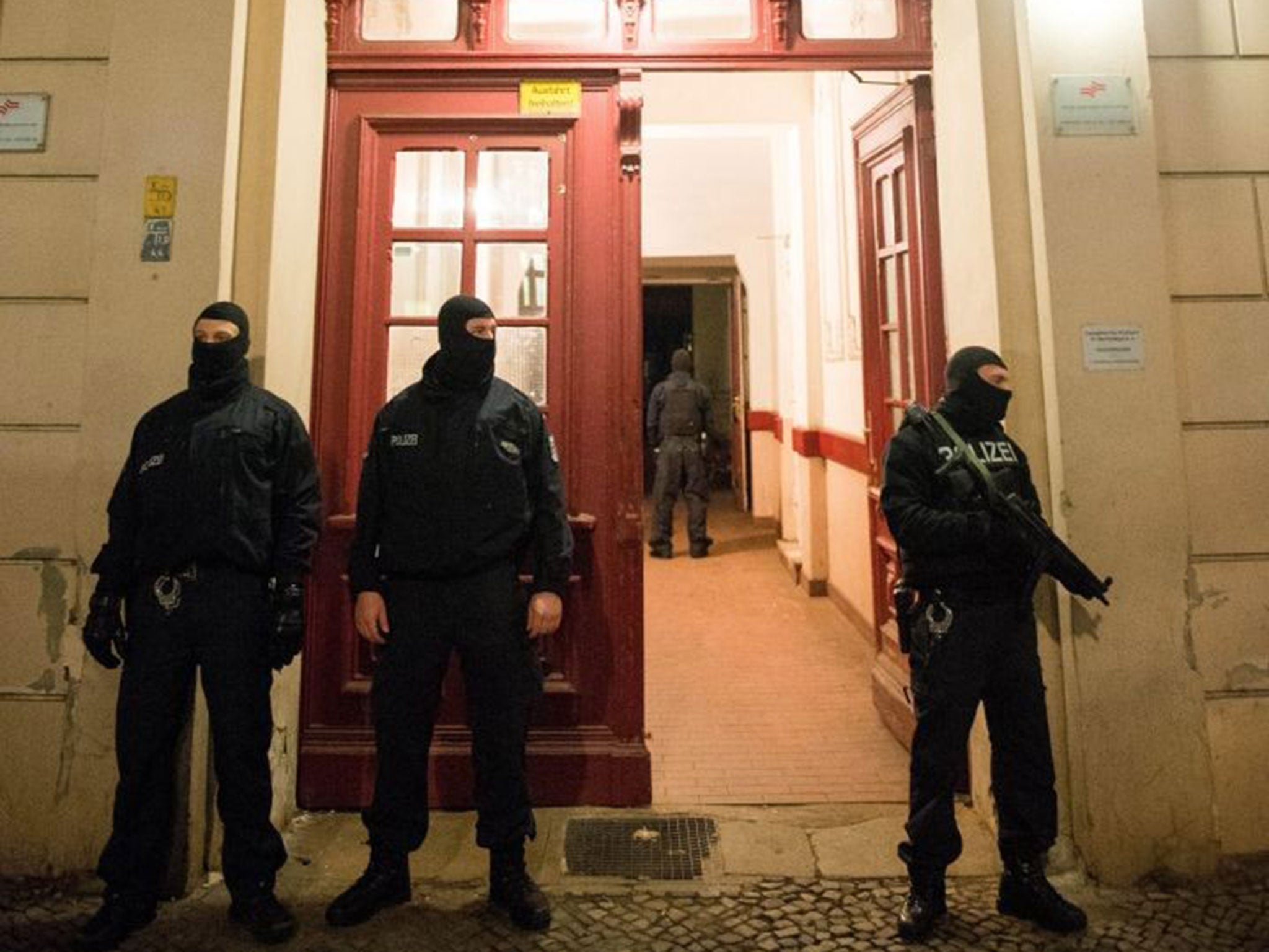 Members of a special German anti-terror police outside an apartment block in Perleberger Strasse, Berlin, 16 January 2015.