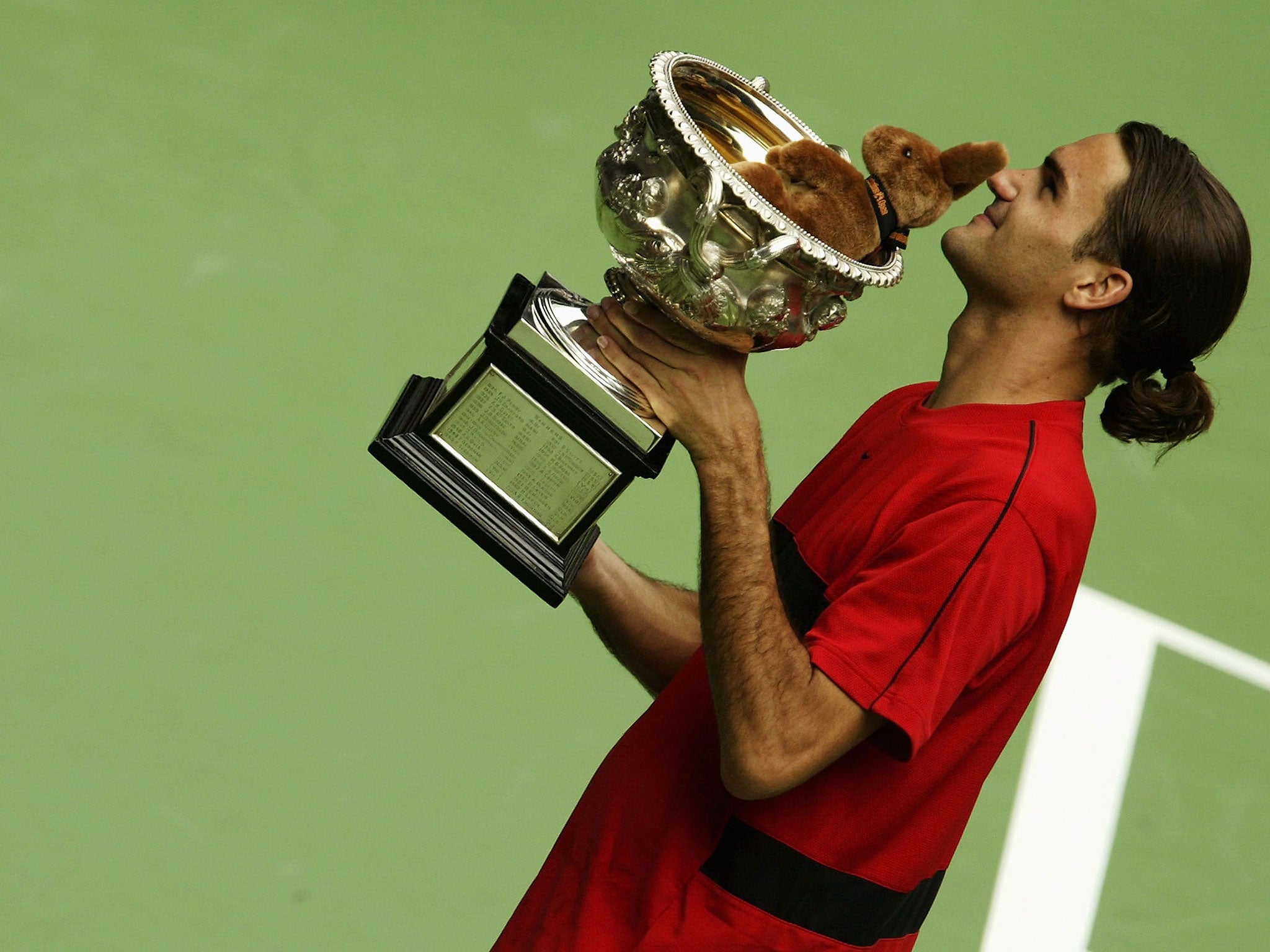 Roger Federer lifts his maiden Australian Open title in 2004