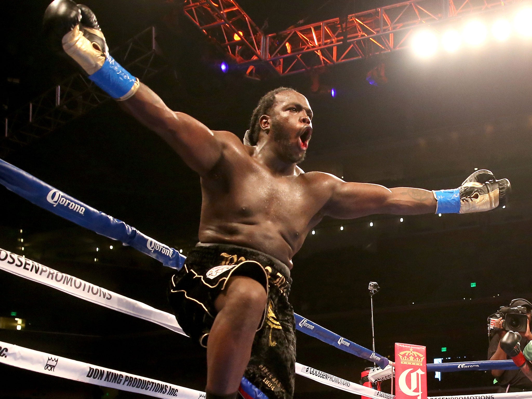 Bermane Stiverne defends his WBC heavyweight title