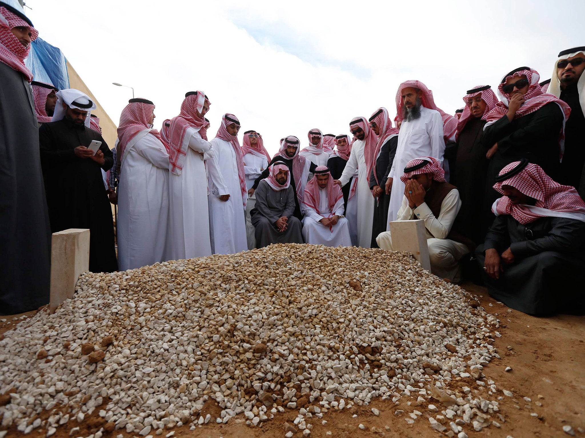 Mourners gather at King Abdullah's funeral (Reuters)