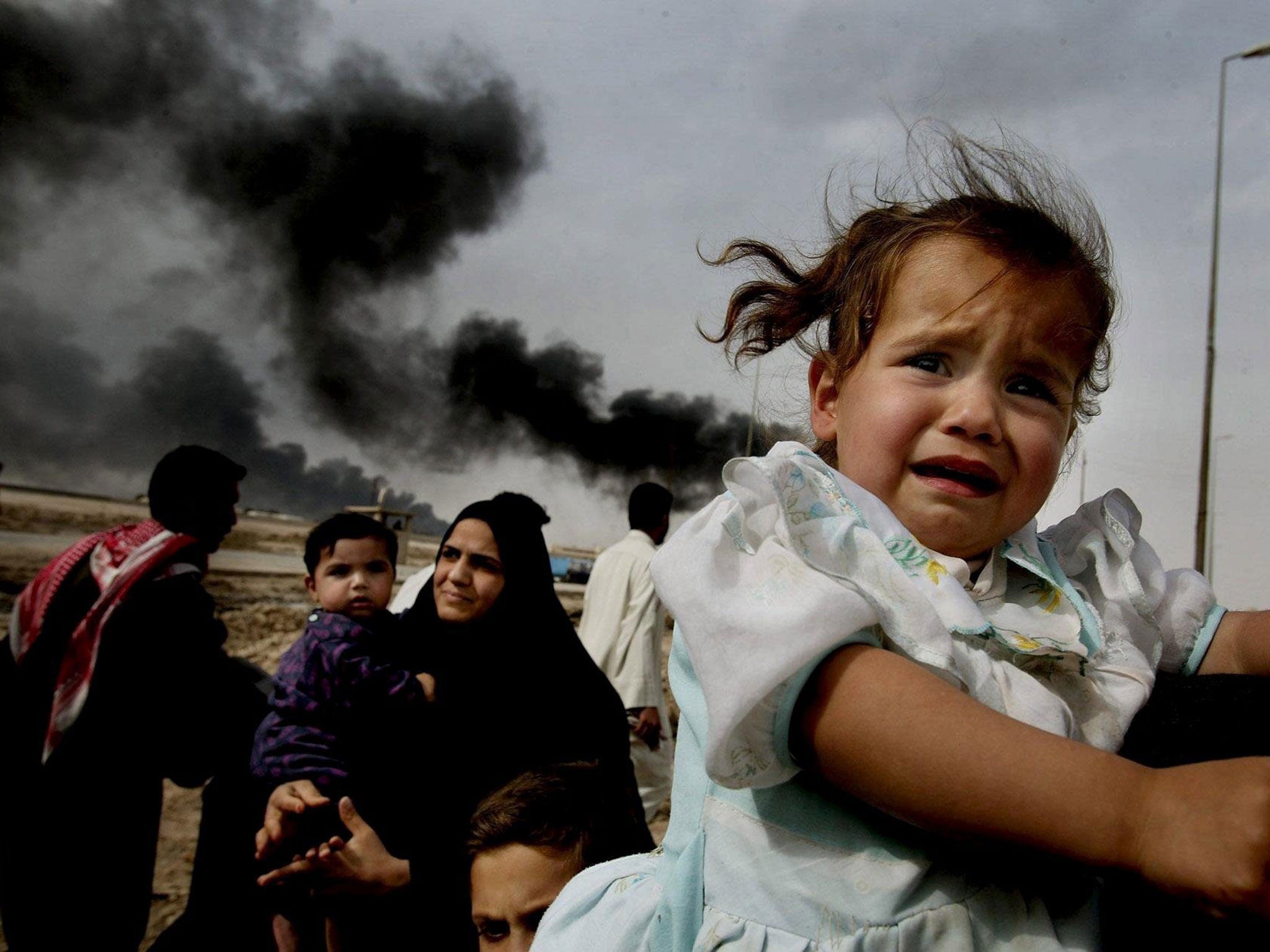 Families leaving Basra in southern Iraq in March 2003