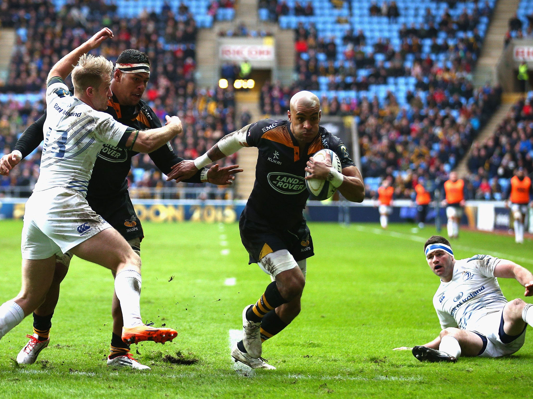 Tom Varndell closes in on the try line