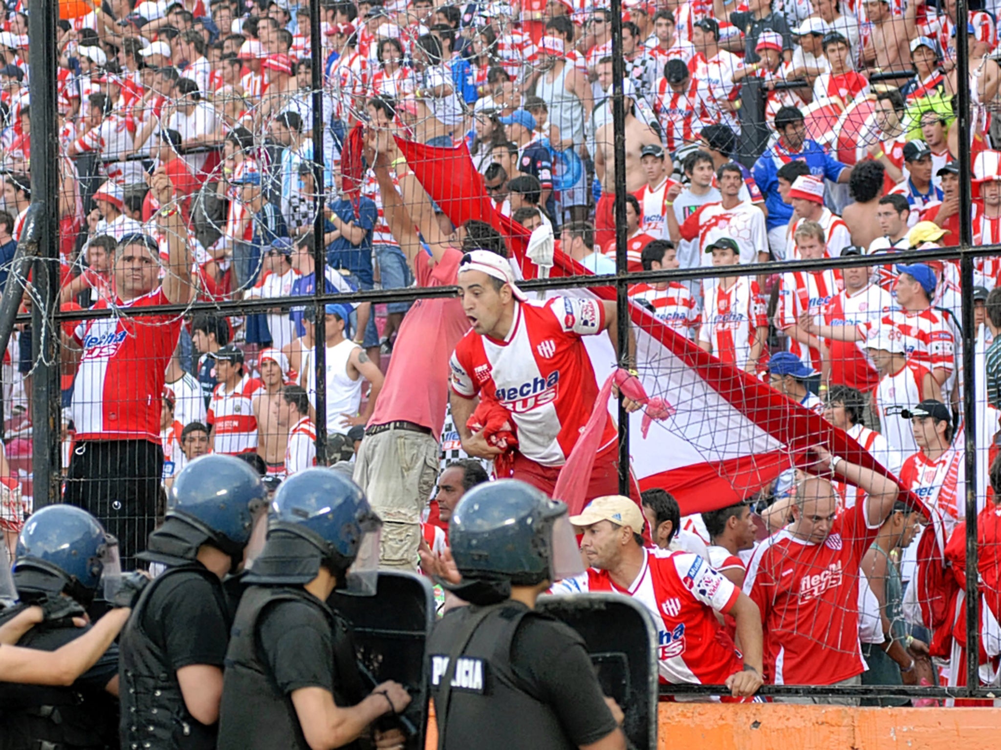 South American fans are very aggressive, according to Mauricio Pochettino. “It is nothing like that in England”