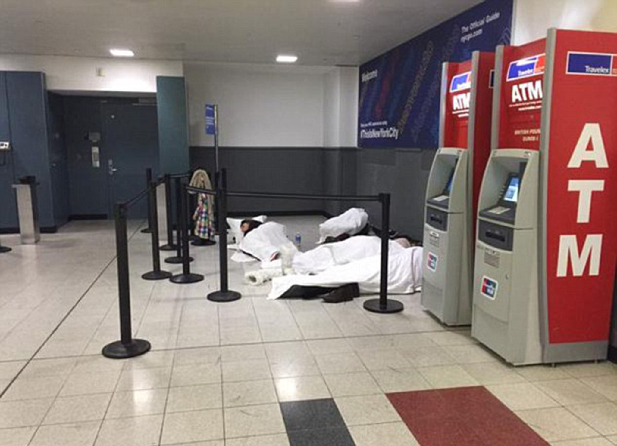 Virgin Atlantic passengers were forced to hole up at JFK airport early Tuesday morning after waiting for six hours on the tarmac. Felix Kunze.