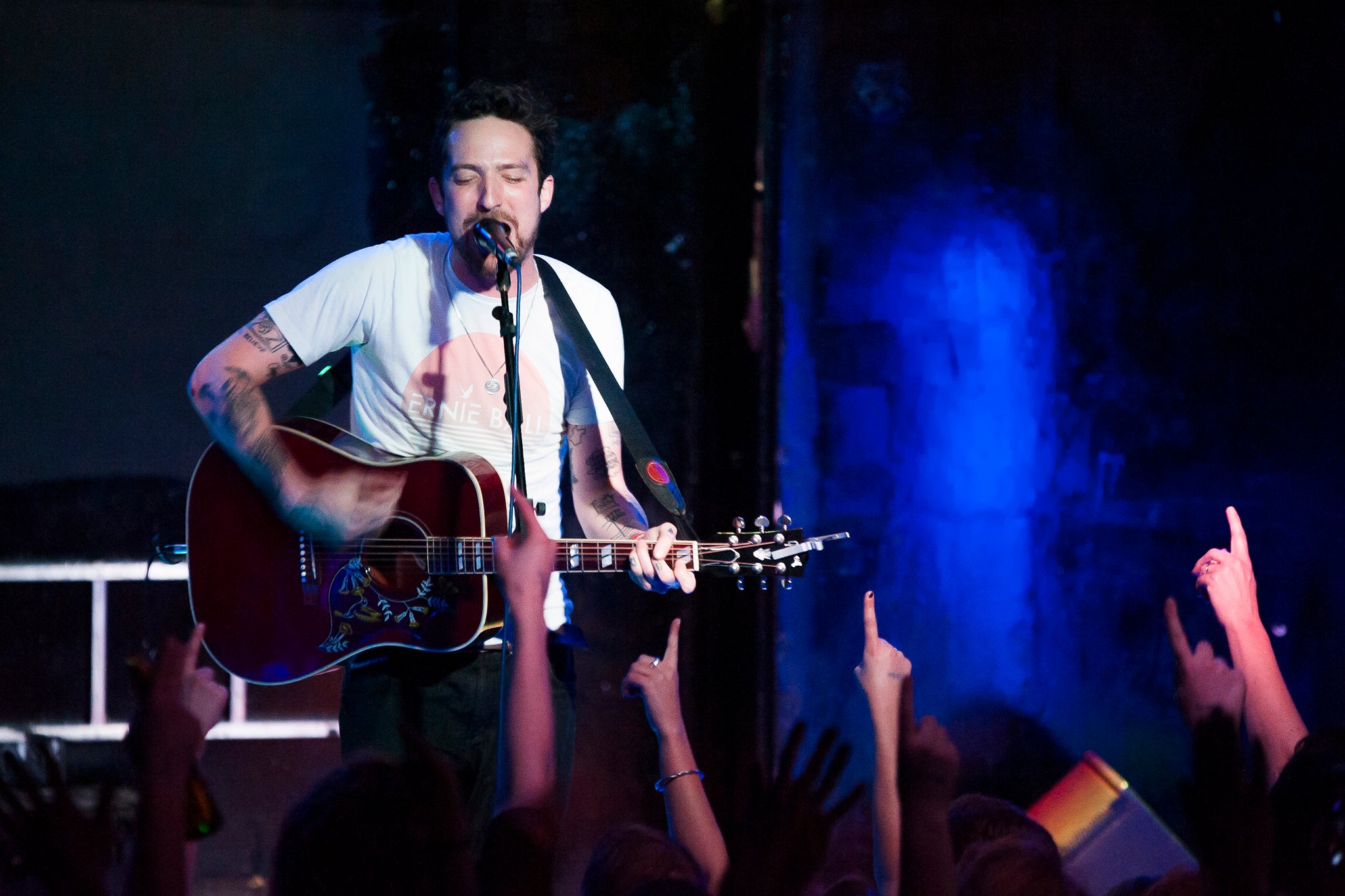 Frank Turner performing at 93 Feet East