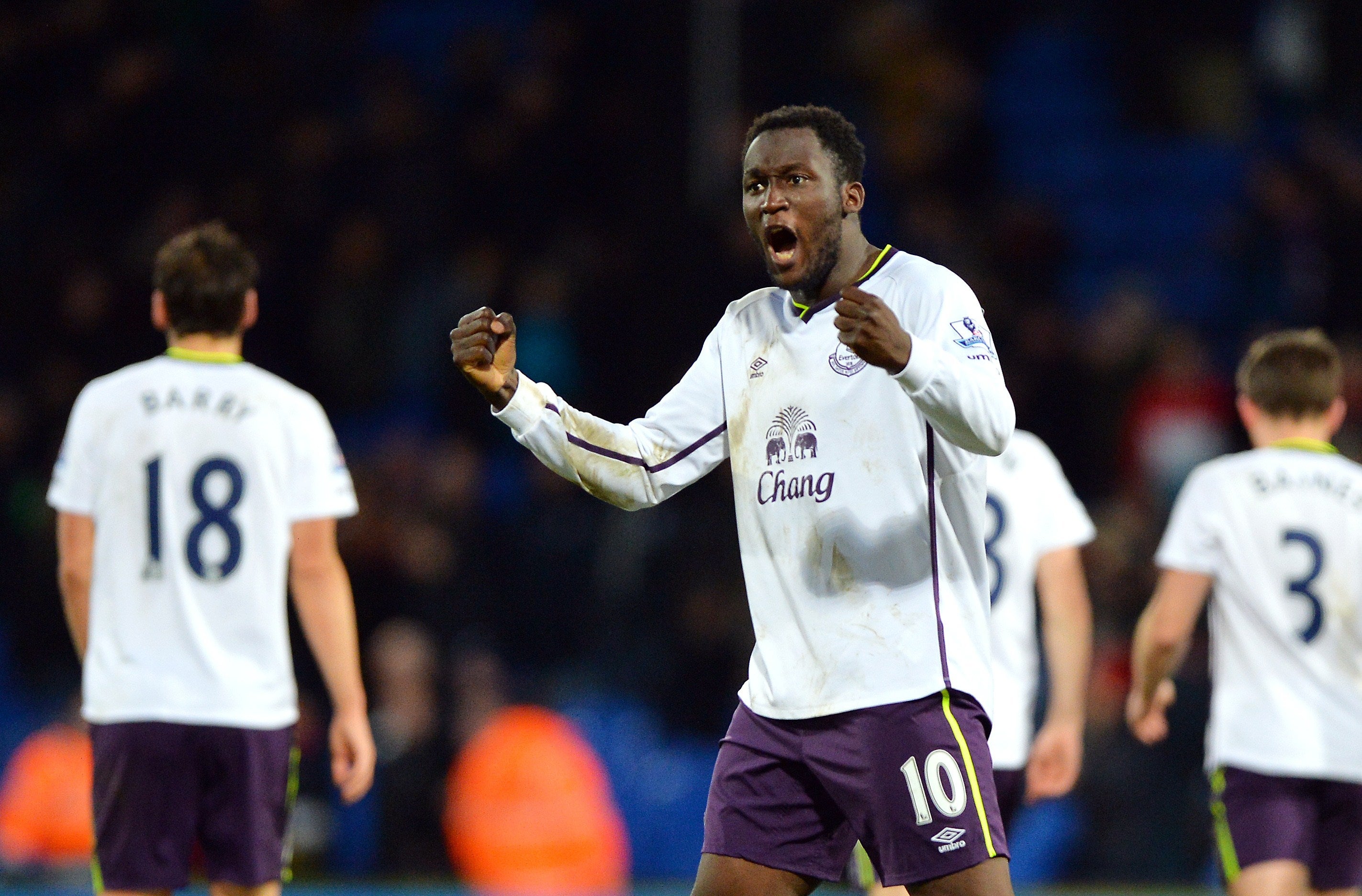 Romelu Lukaku celebrates his goal