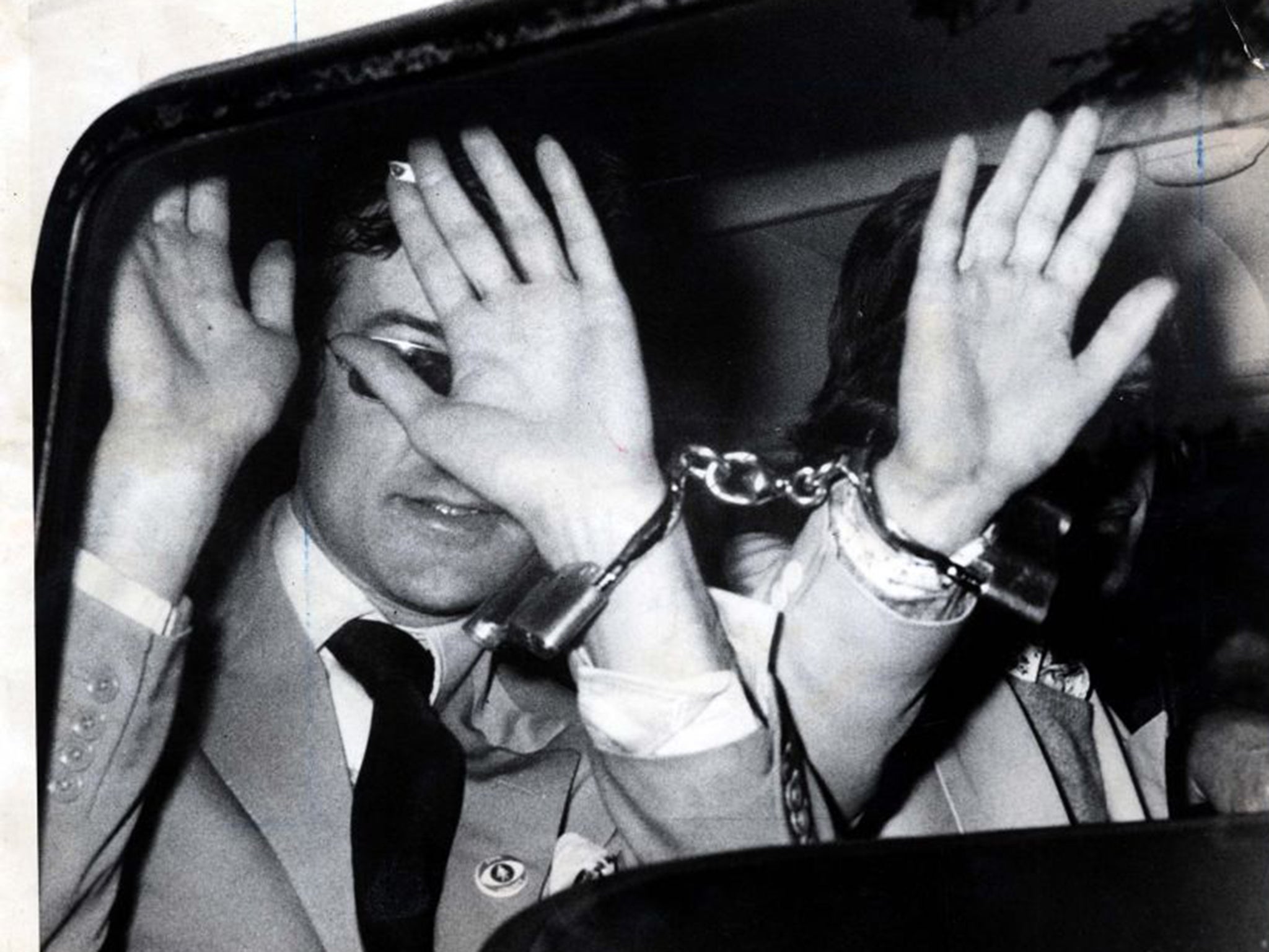 Robert Fraser handcuffed with Mick Jagger in 1967